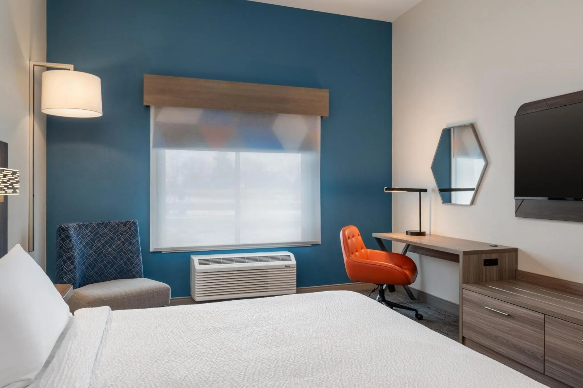 Photo of the whole room, Bed in Holiday Inn Express & Suites Westfield - Indianapolis by IHG
