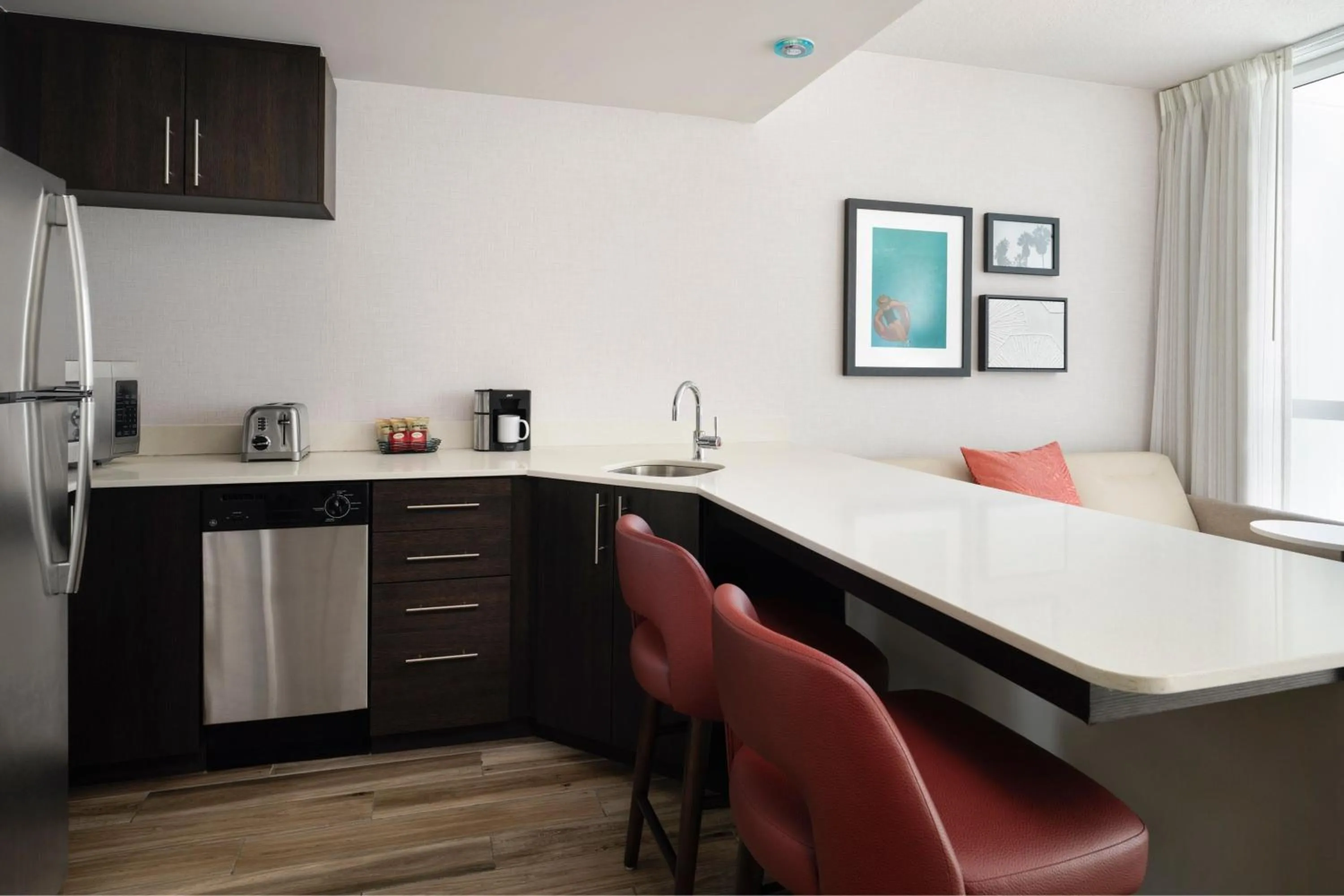 Kitchen or kitchenette in Residence Inn by Marriott Miami Beach Surfside
