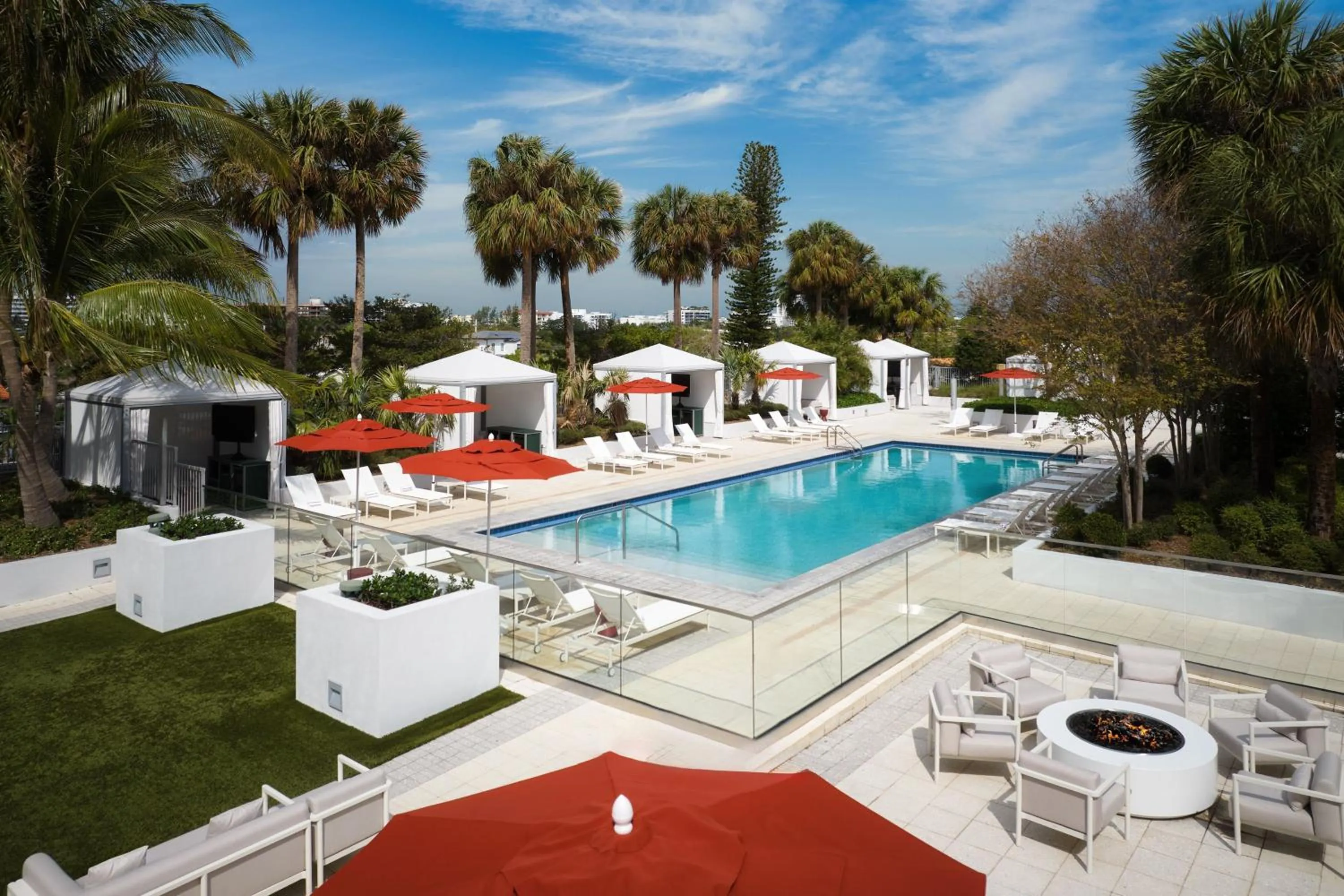 Swimming pool in Residence Inn by Marriott Miami Beach Surfside