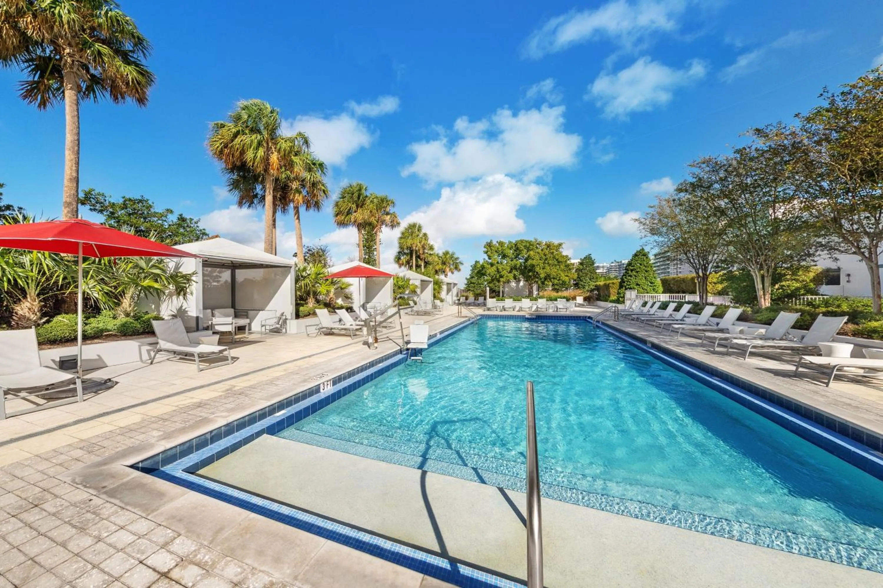 Swimming pool in Residence Inn by Marriott Miami Beach Surfside