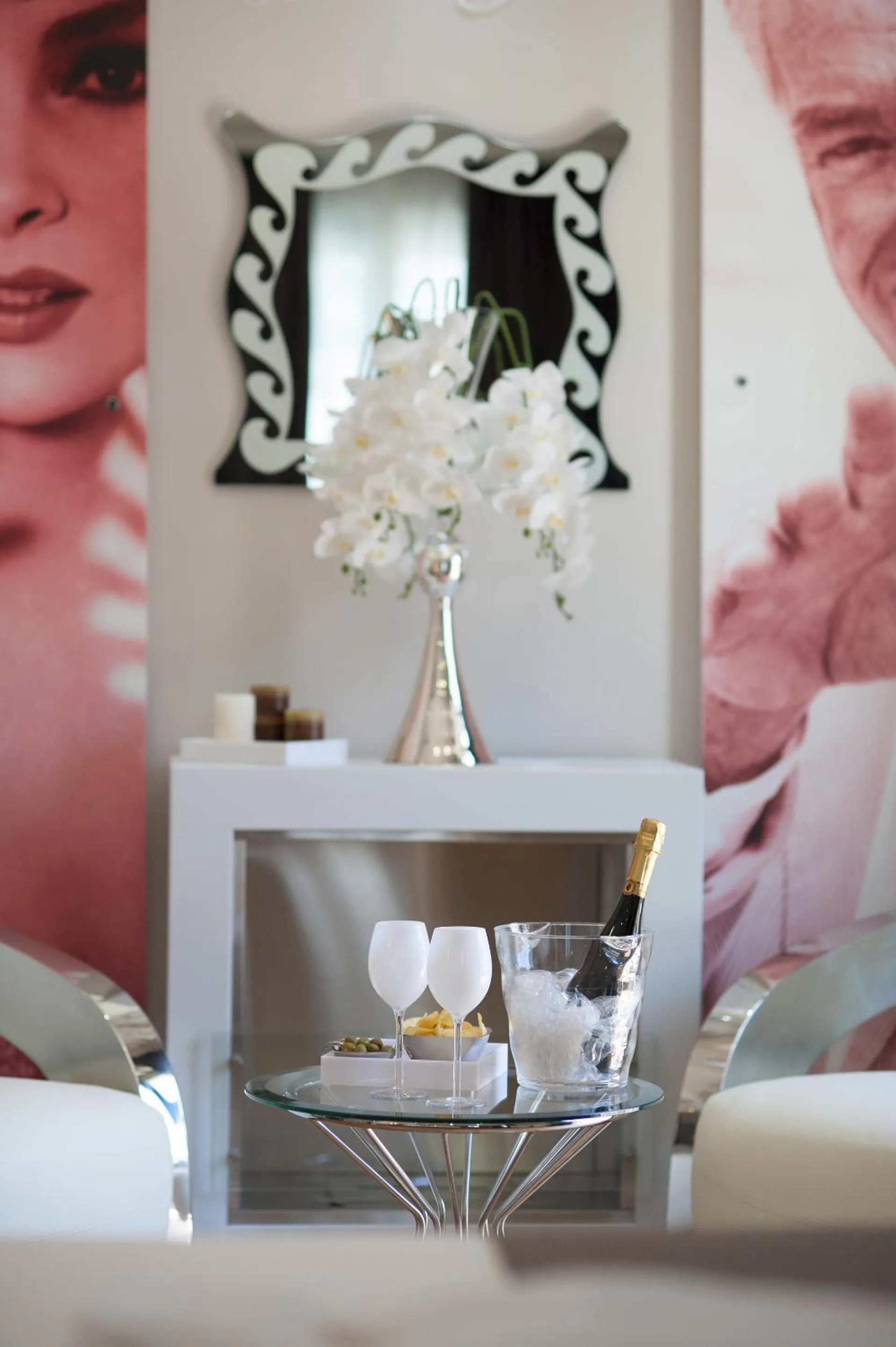 Decorative detail, Bed in Terrazza Marco Antonio Luxury Suite