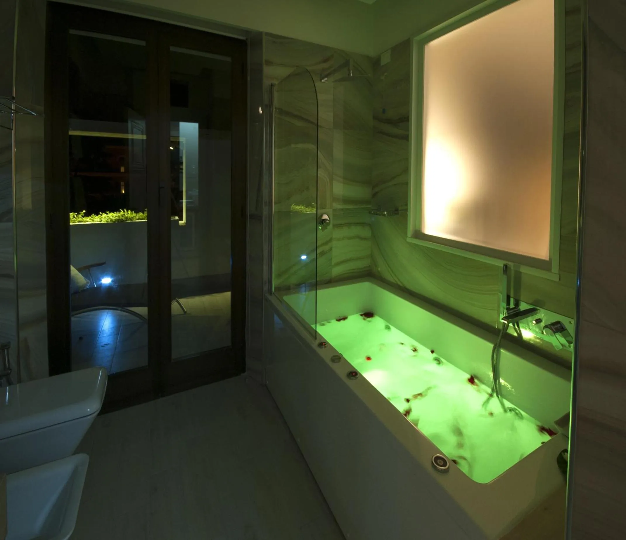 Hot Tub in Terrazza Marco Antonio Luxury Suite