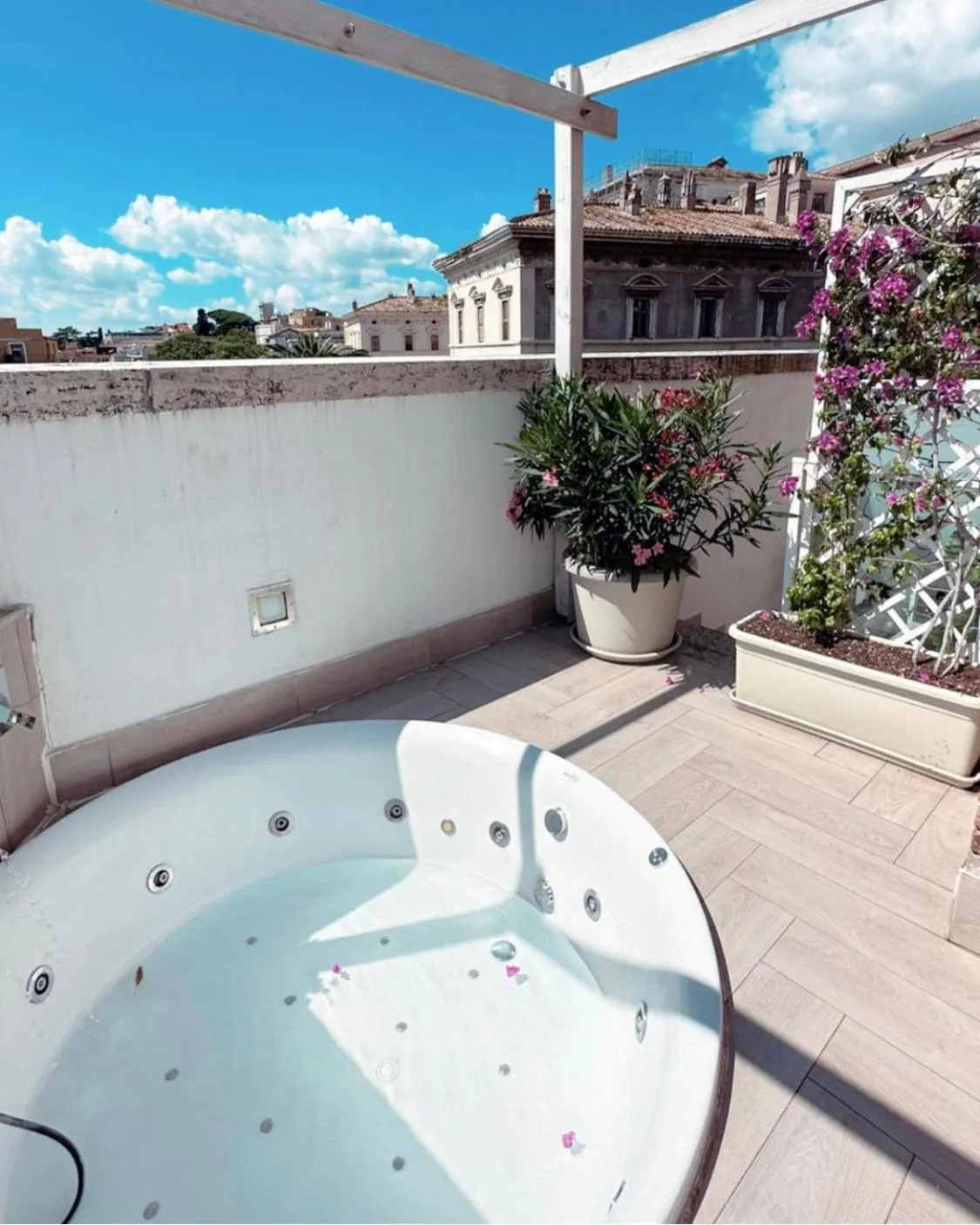 Hot Tub in Terrazza Marco Antonio Luxury Suite