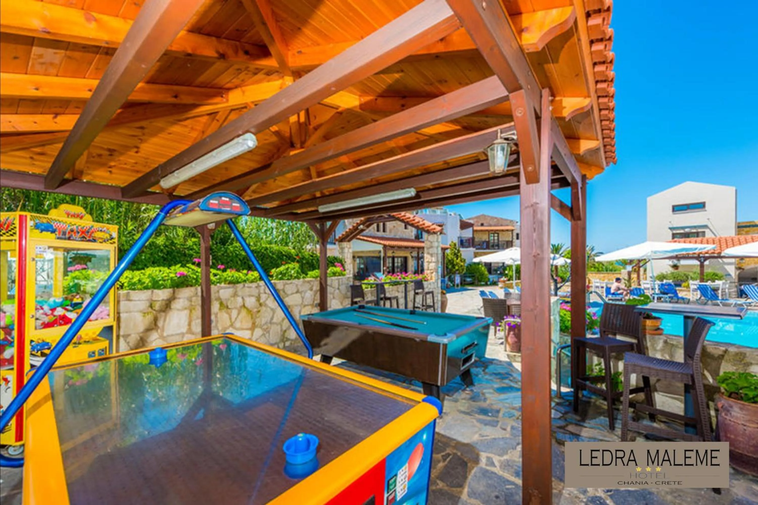 Evening entertainment in Ledra Maleme Hotel