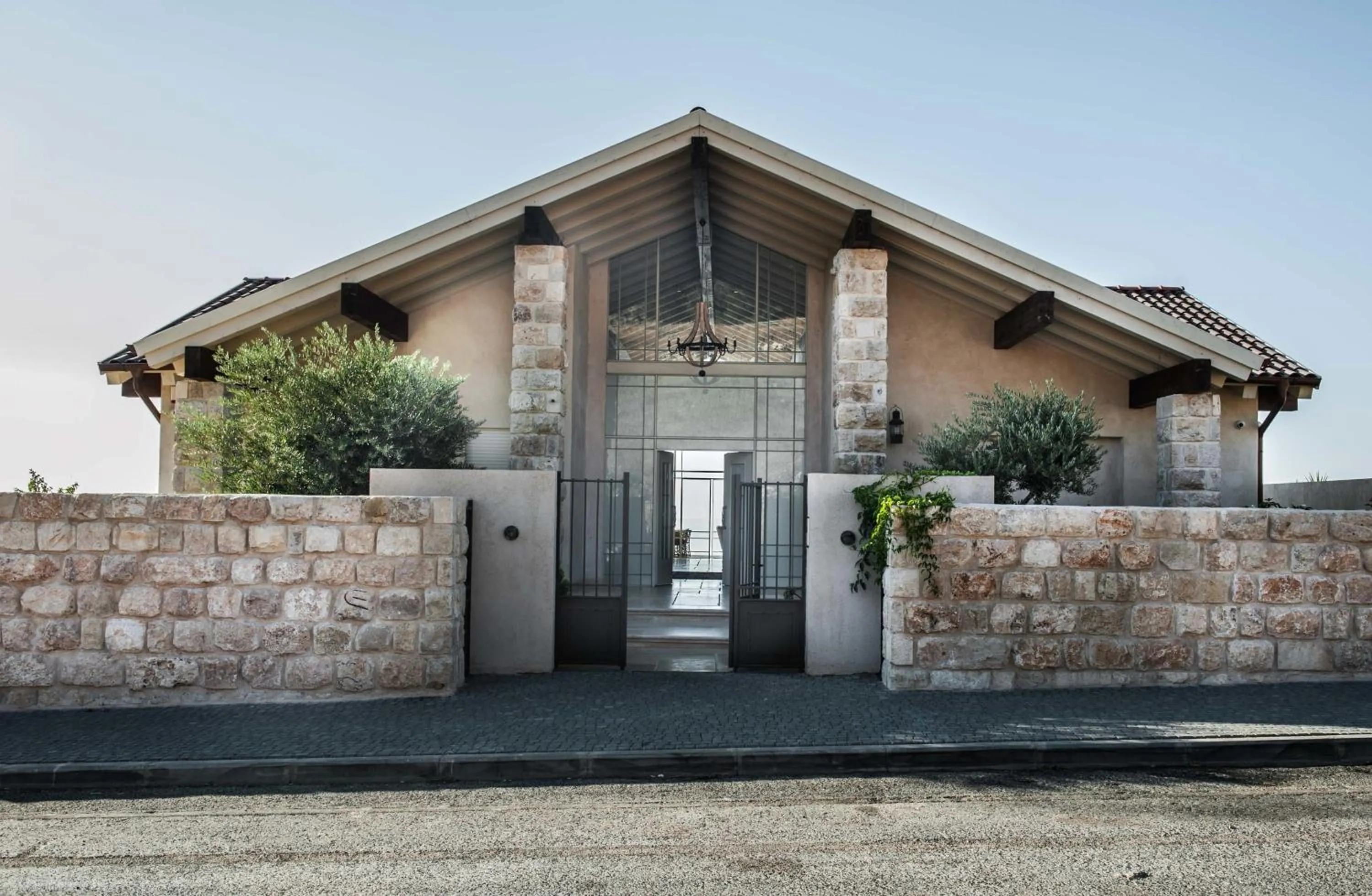 Facade/entrance in Chateau Glili