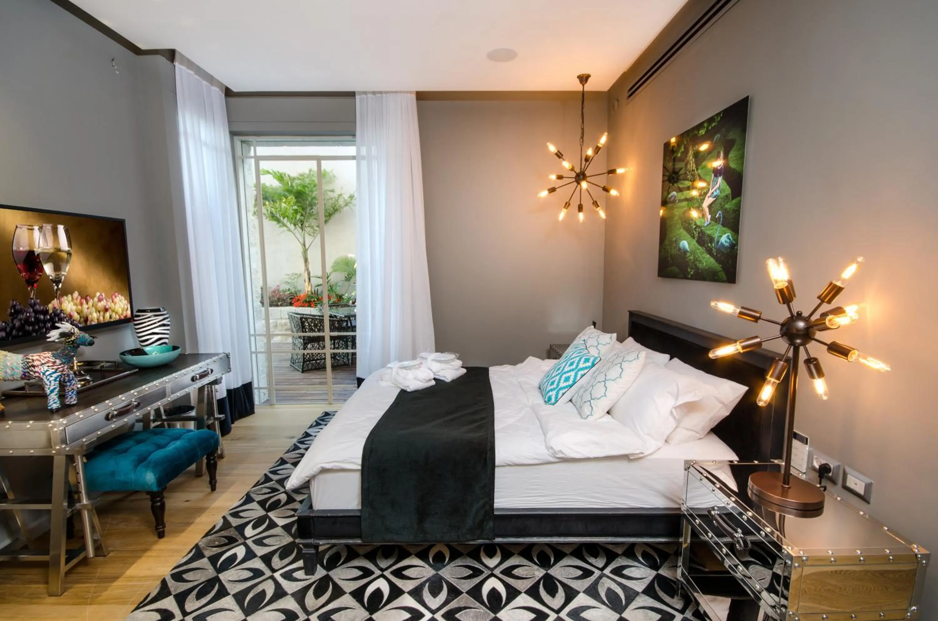 Balcony/Terrace, Bed in Chateau Glili