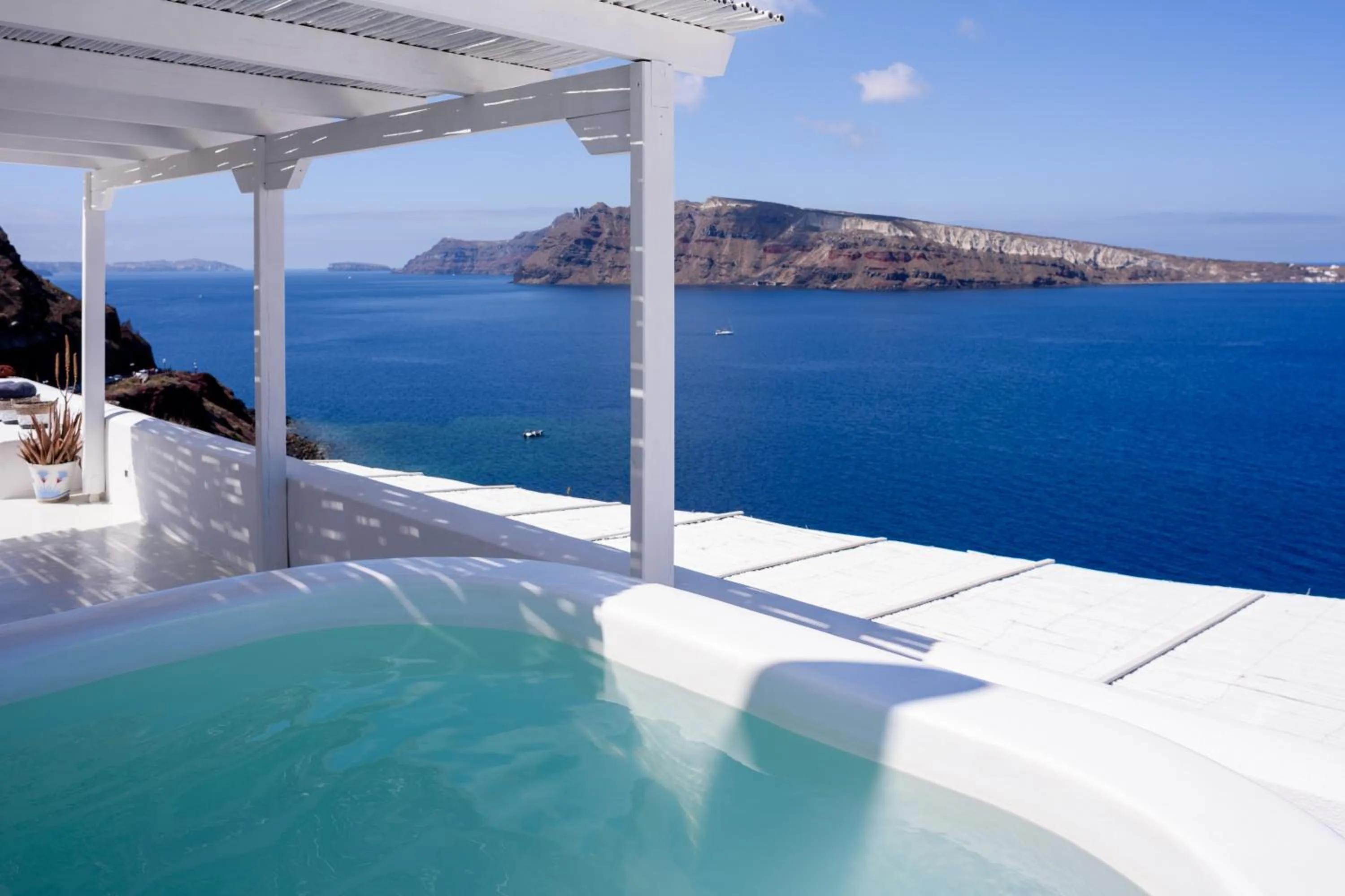Hot Tub in Ode Villa Oia Caldera & Sunset View