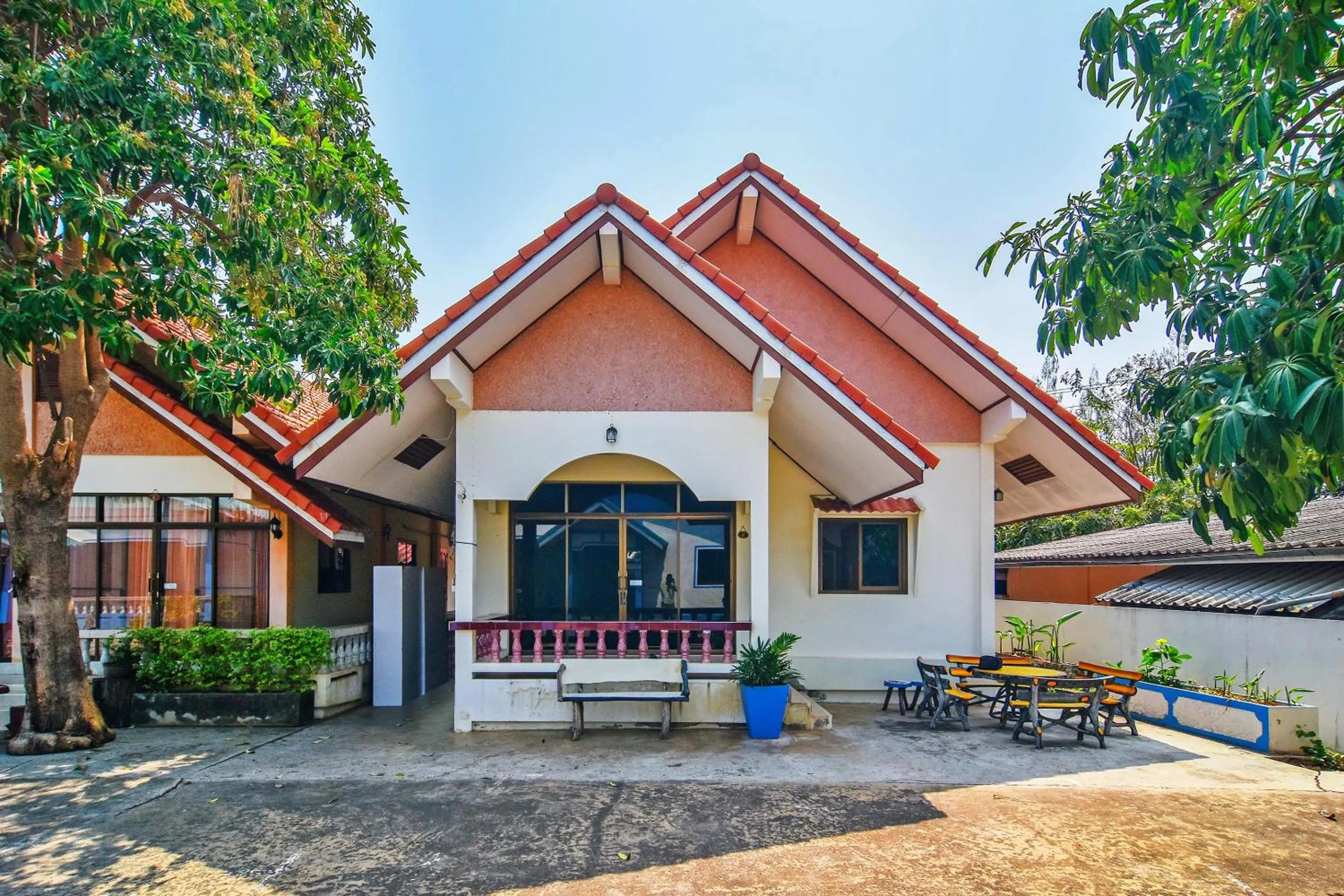 Facade/entrance in Seaside Hua Hin