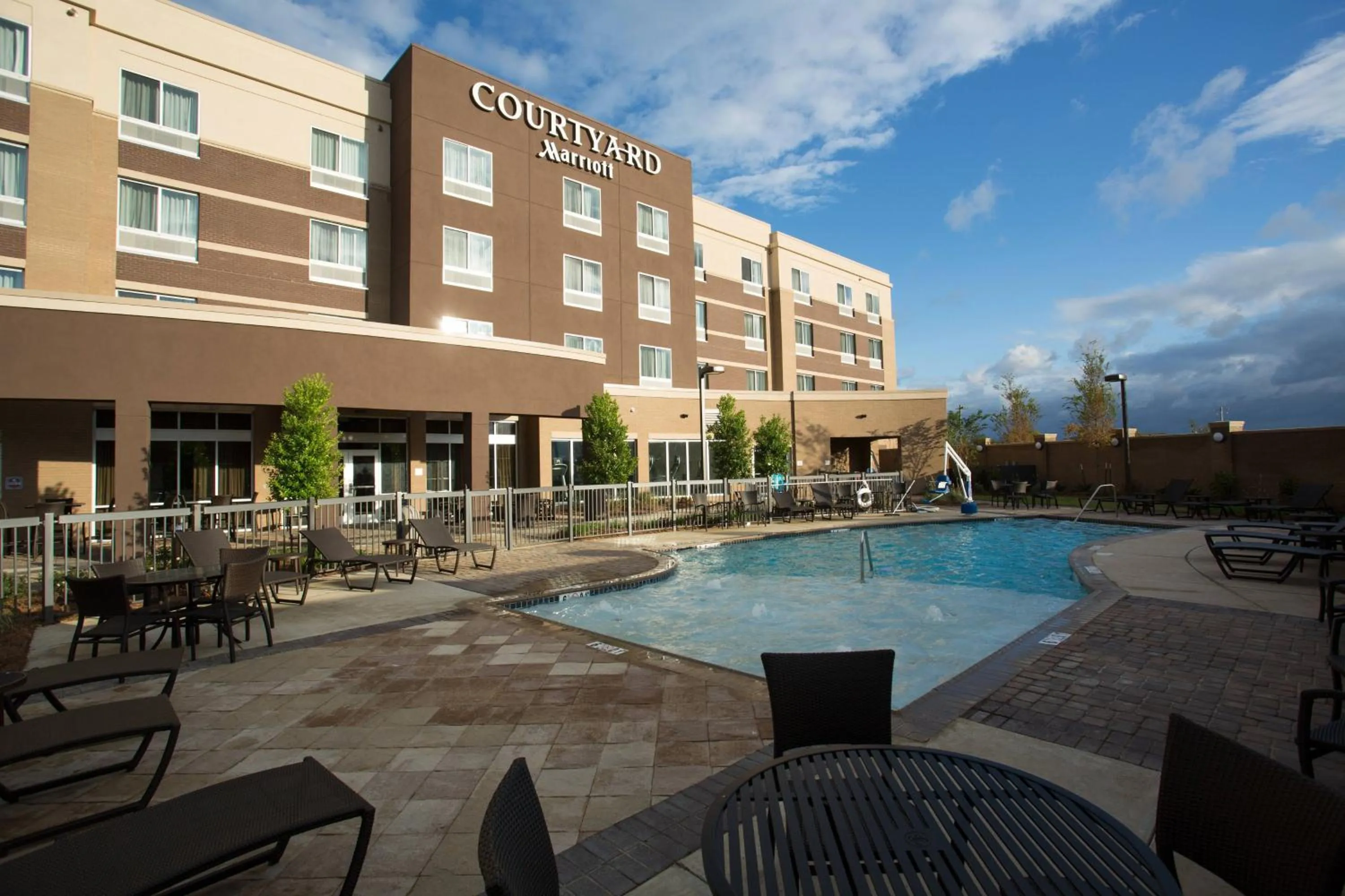 Swimming pool in Courtyard by Marriott Starkville MSU at The Mill Conference Center