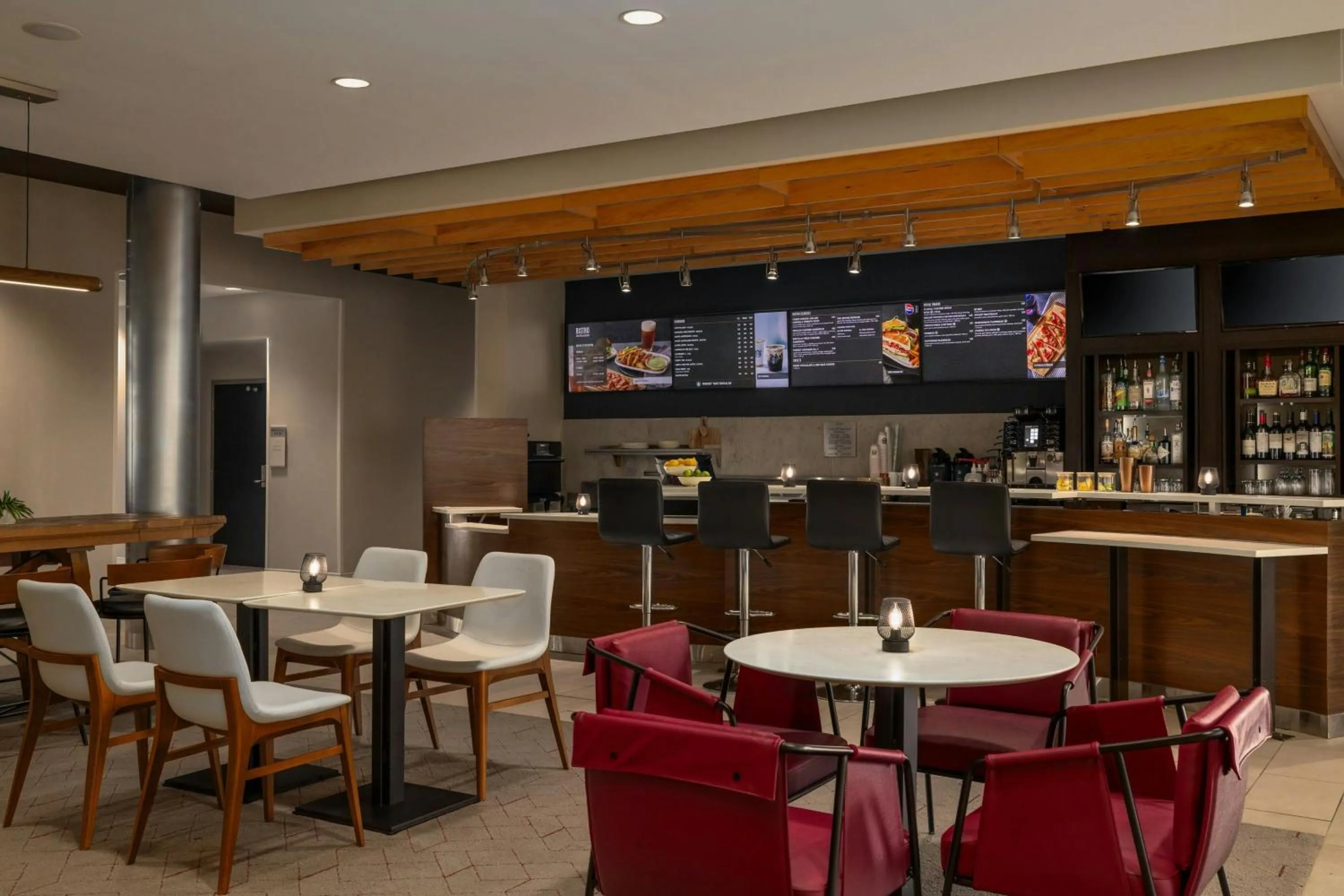 Restaurant/places to eat in Courtyard by Marriott Starkville MSU at The Mill Conference Center