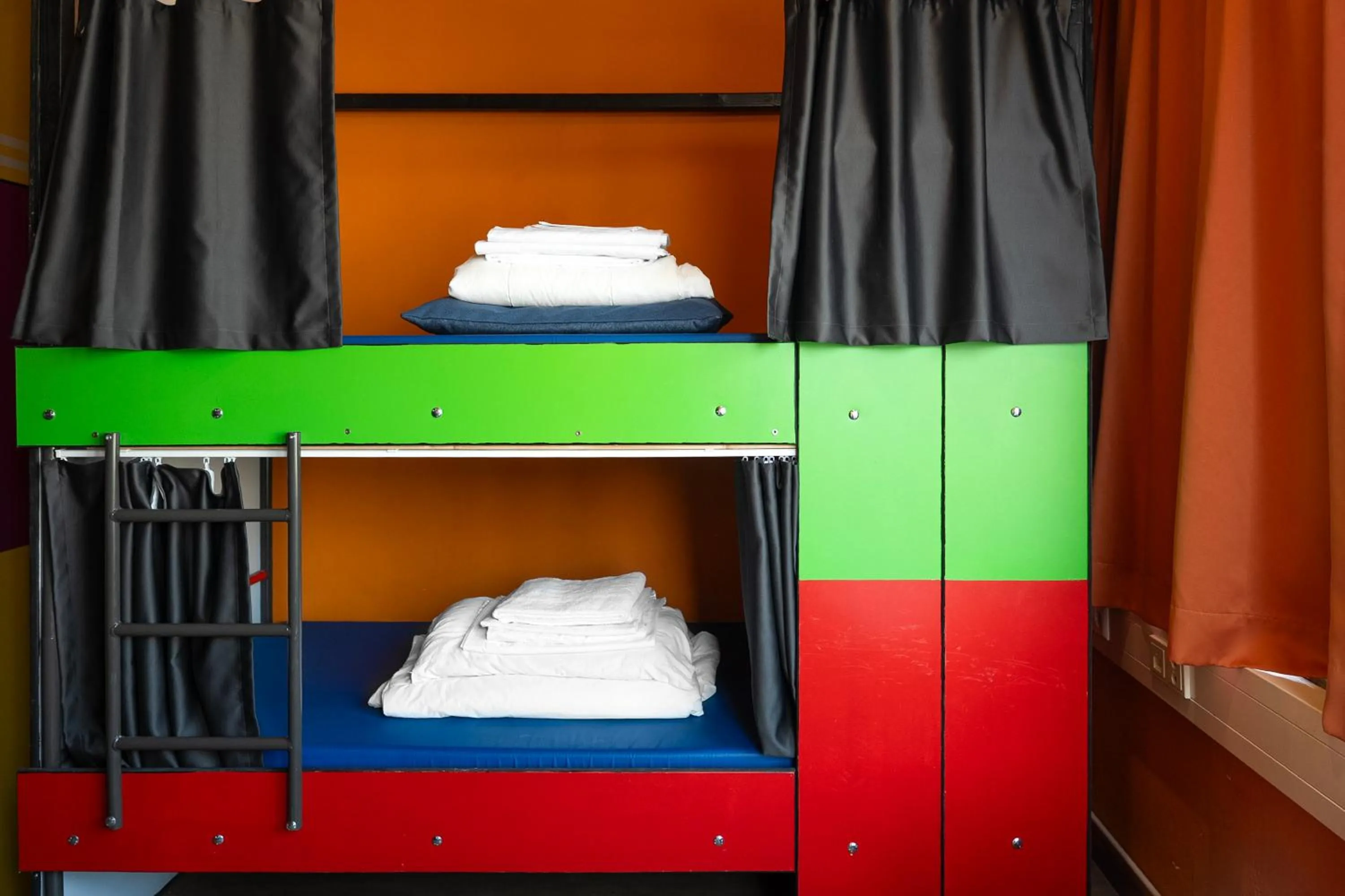 Bed in Amsterdam Teleport Hotel