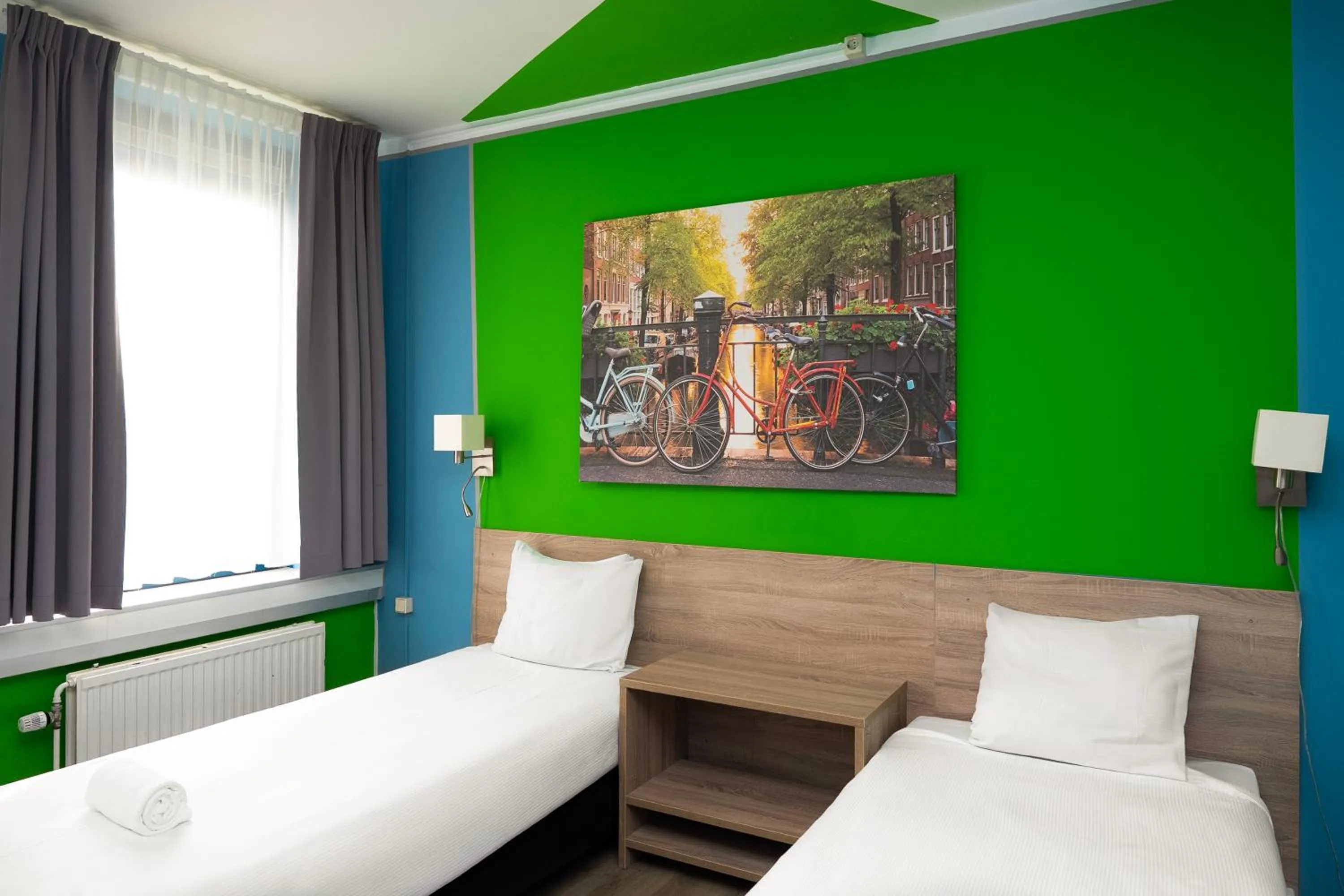 Bed in Amsterdam Teleport Hotel