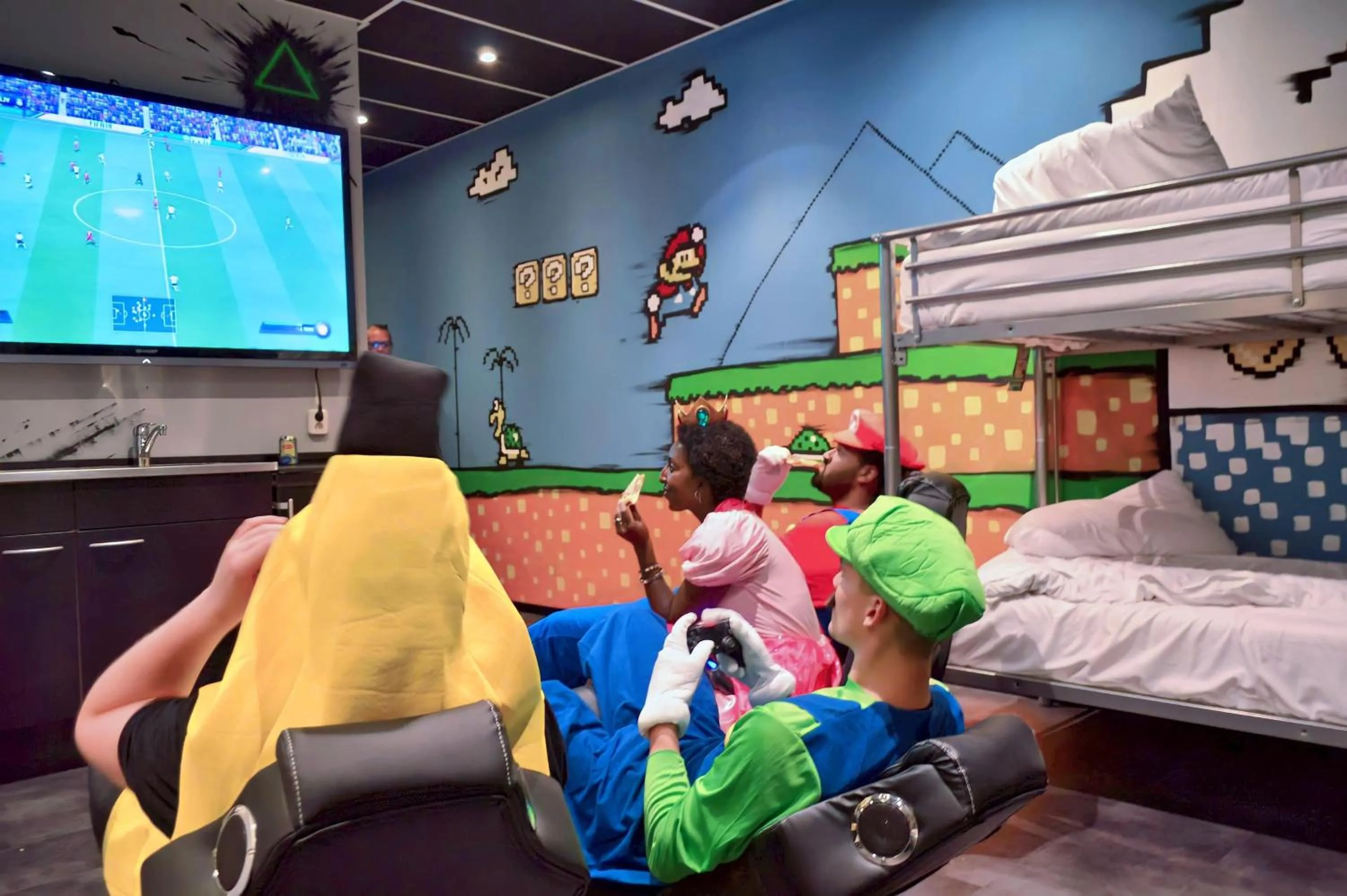 TV and multimedia in Amsterdam Teleport Hotel