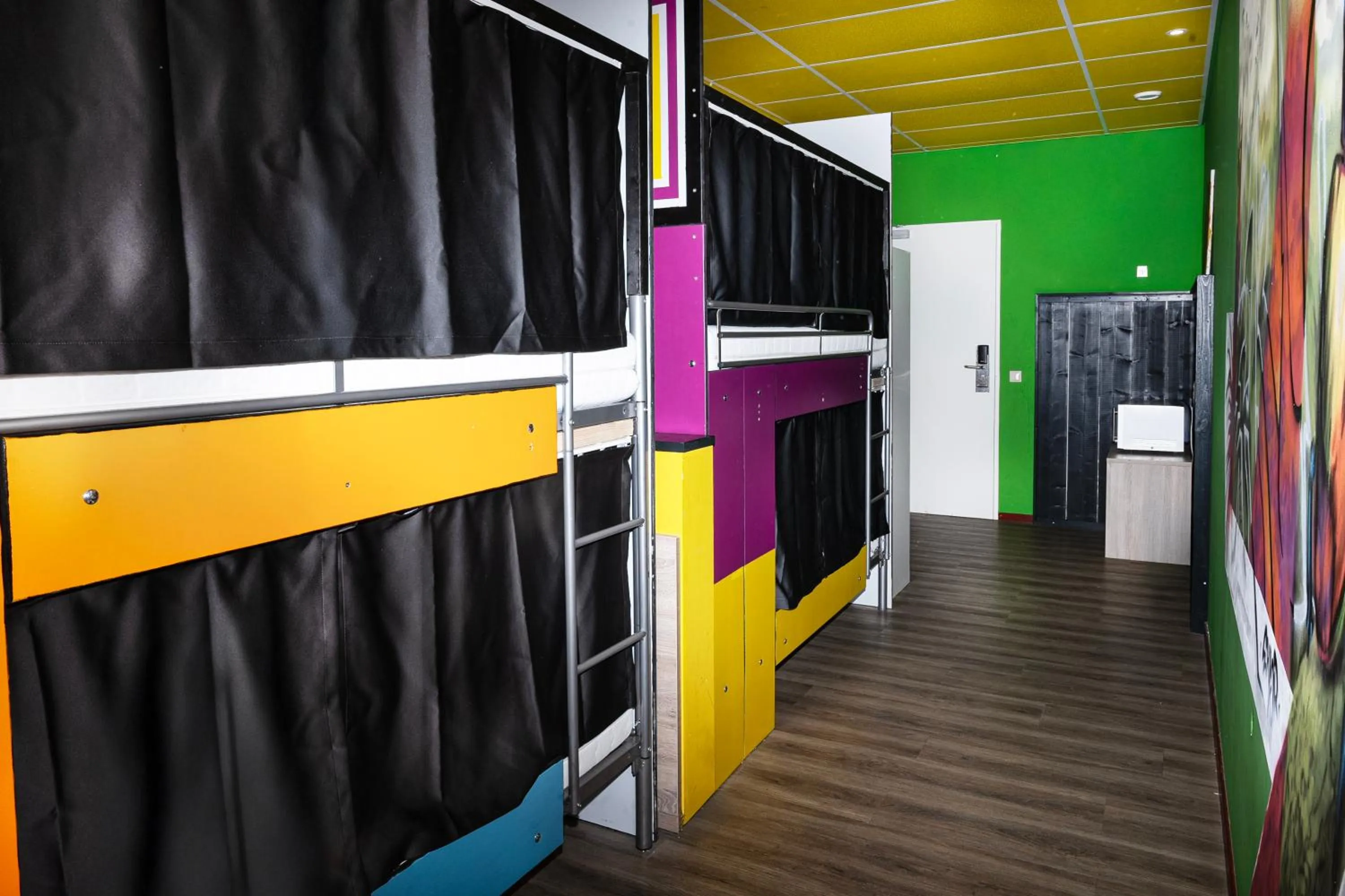 bunk bed in Amsterdam Teleport Hotel