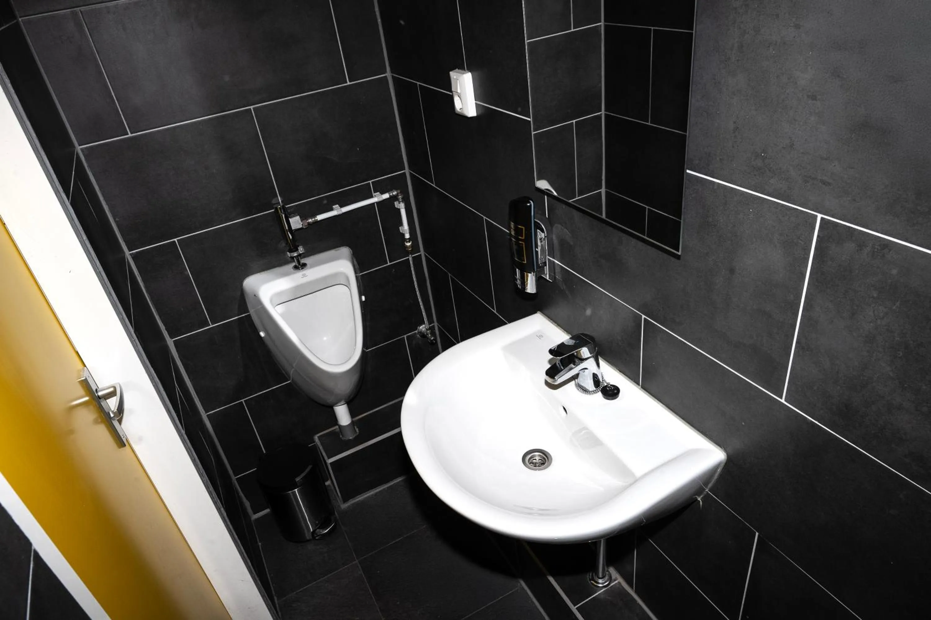 Bathroom in Amsterdam Teleport Hotel