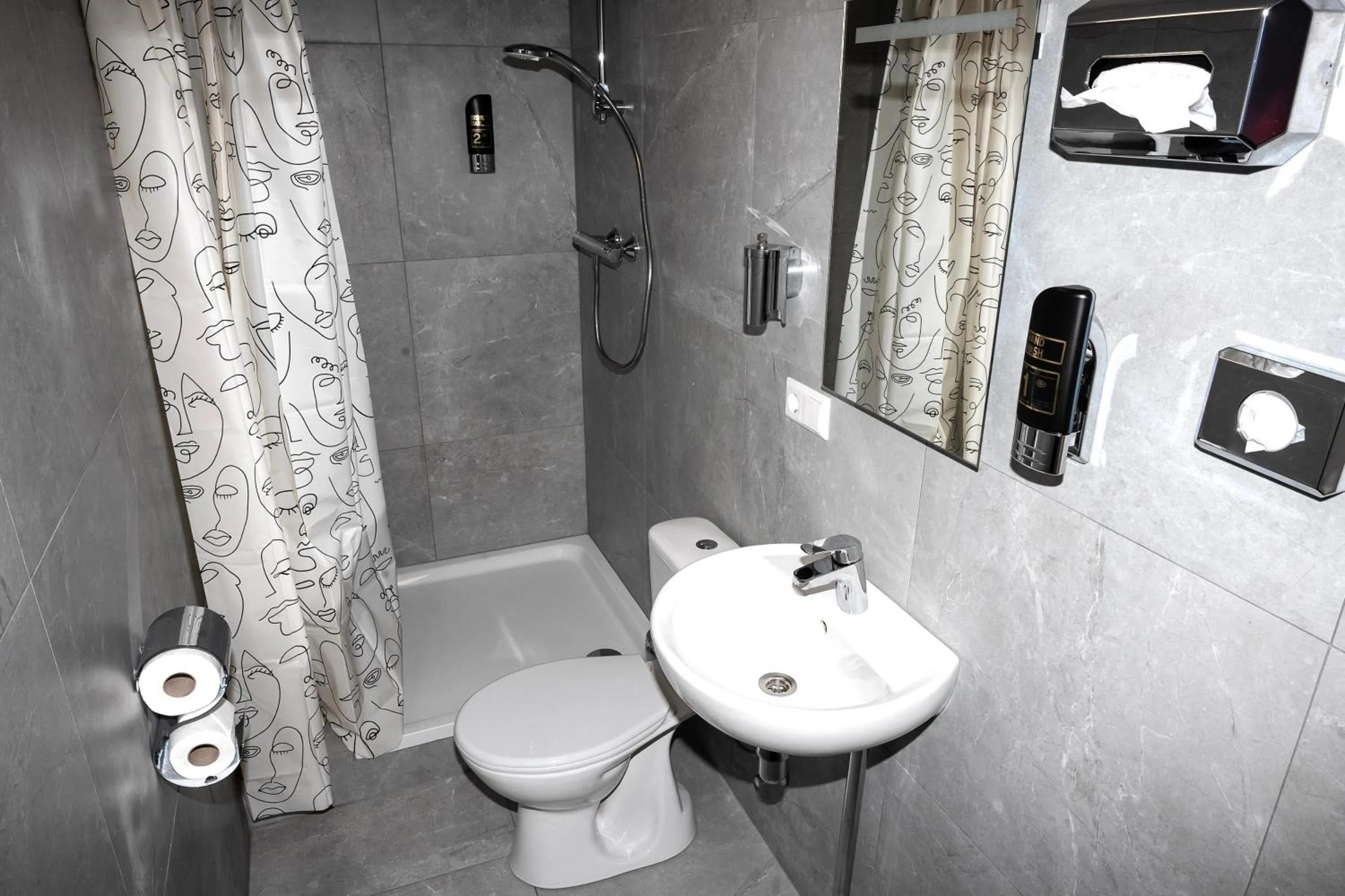 Bathroom in Amsterdam Teleport Hotel