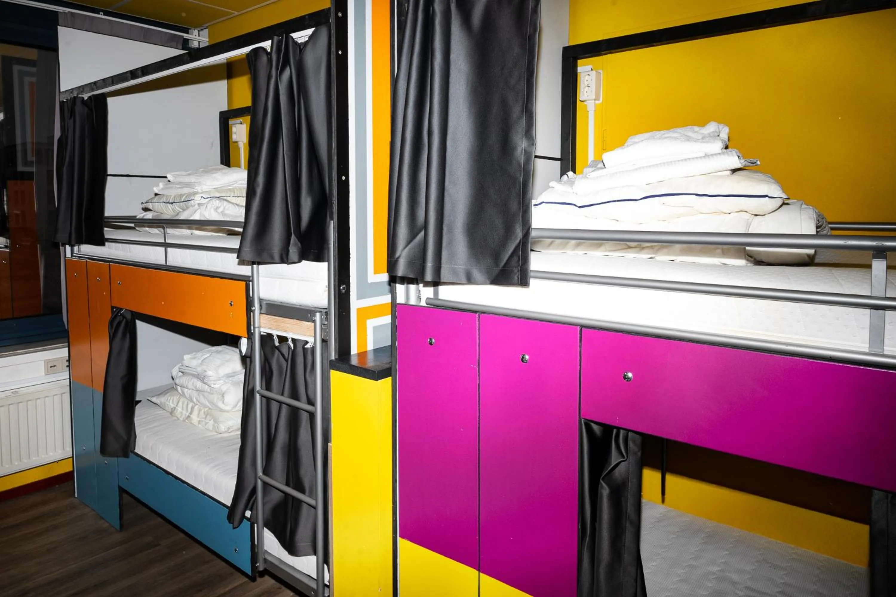 bunk bed, Bed in Amsterdam Teleport Hotel