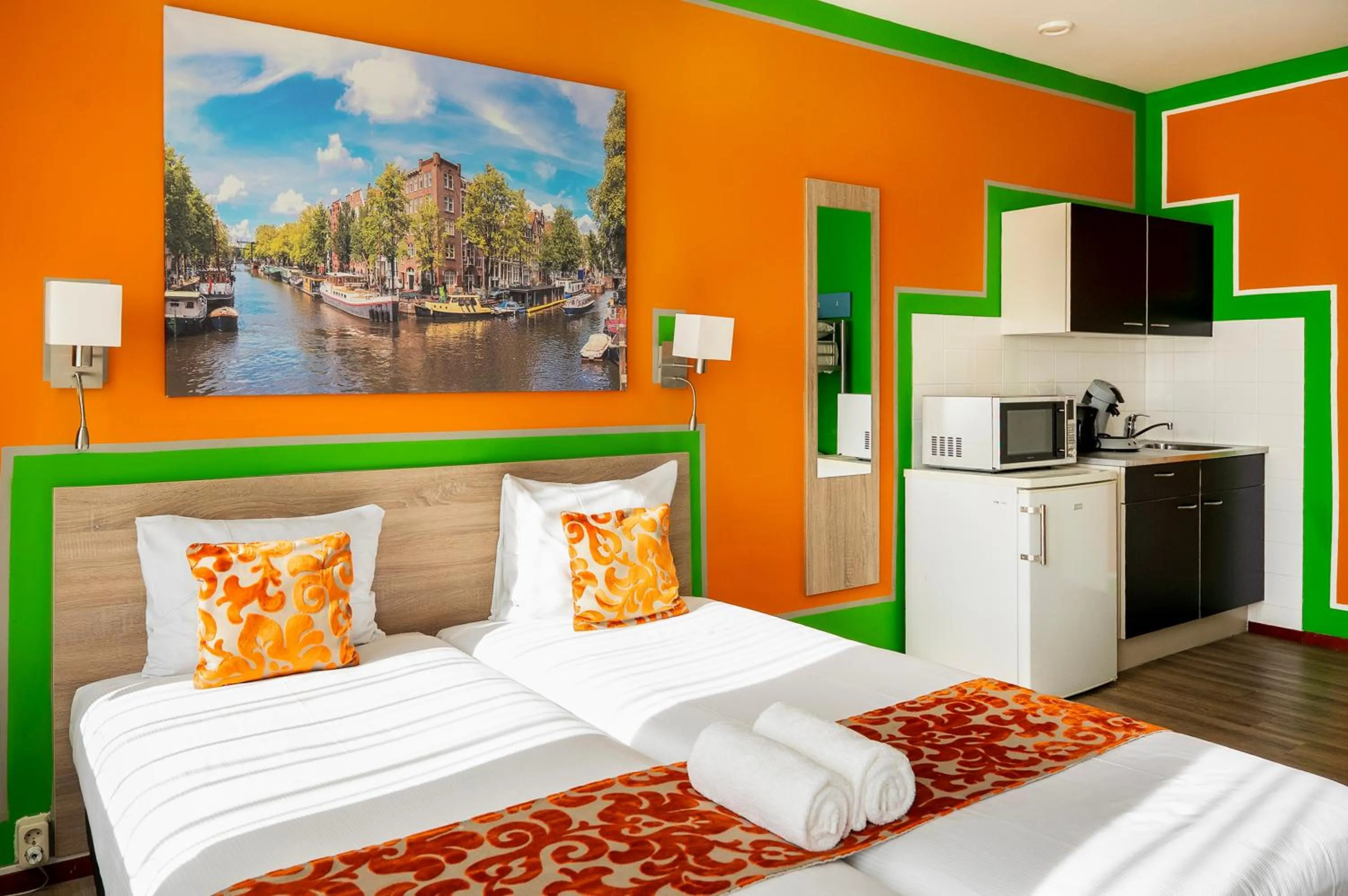 Bed in Amsterdam Teleport Hotel