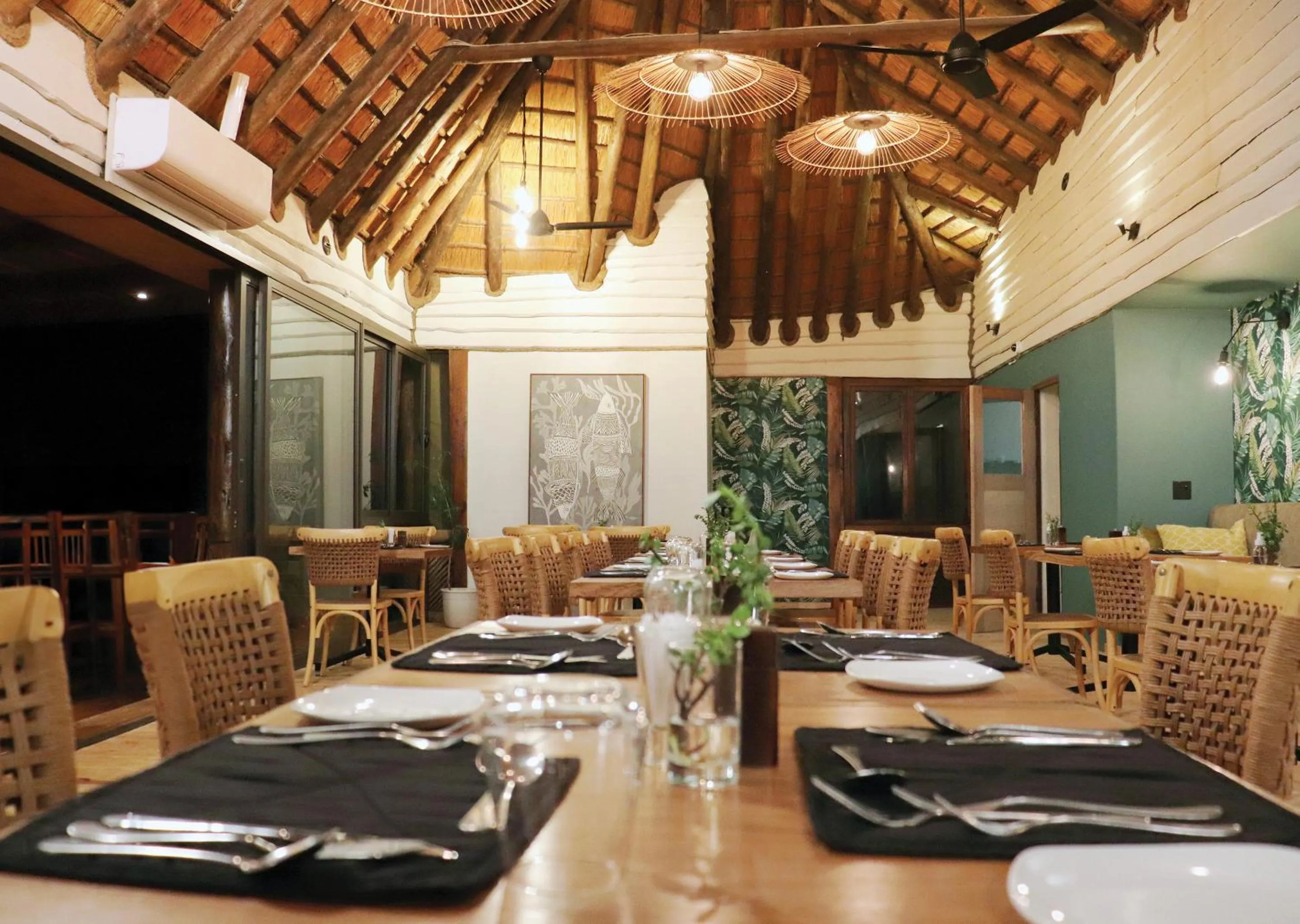 Restaurant/places to eat in Nibela Lake Lodge by Dream Resorts
