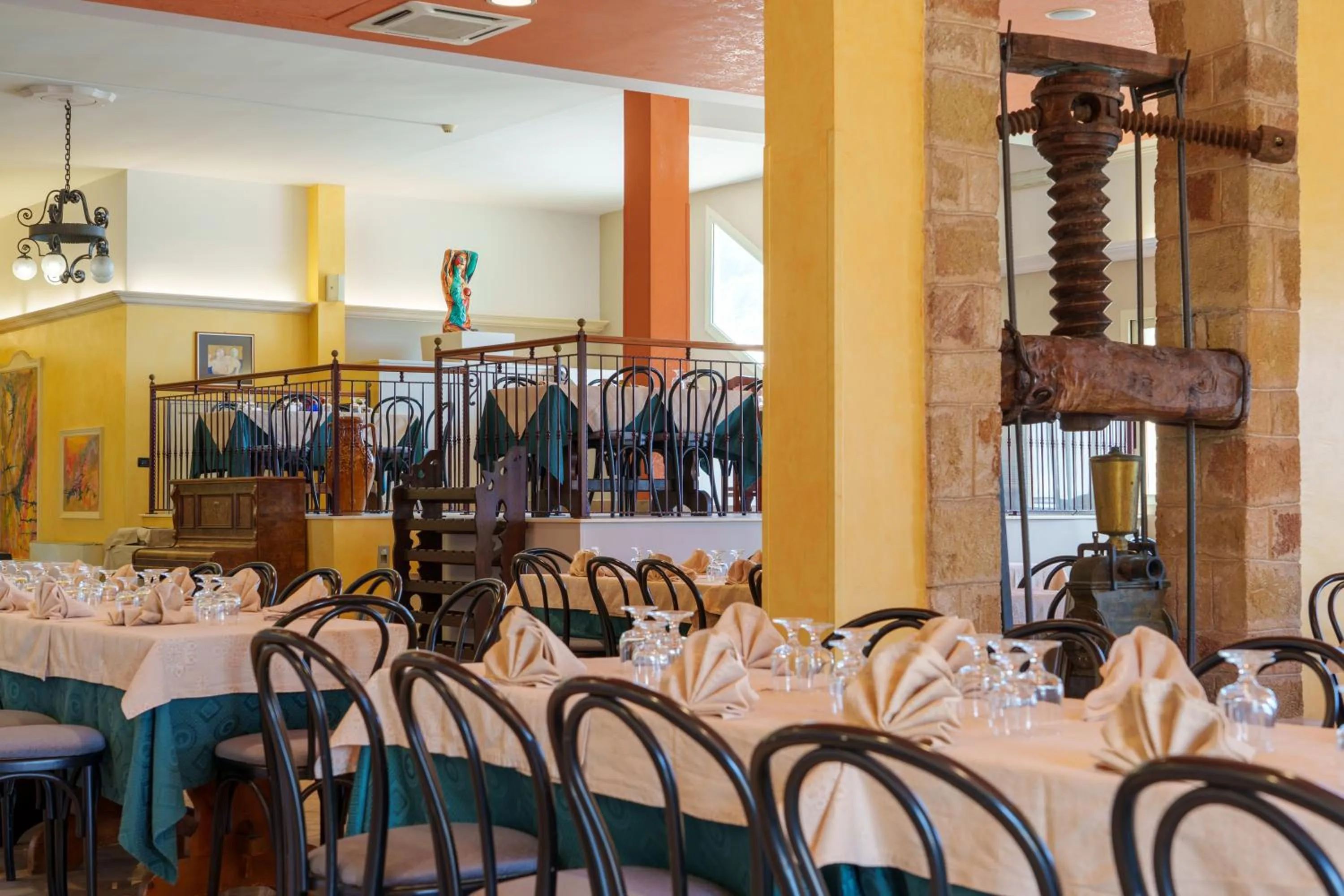 Restaurant/places to eat in Hotel Le Macine