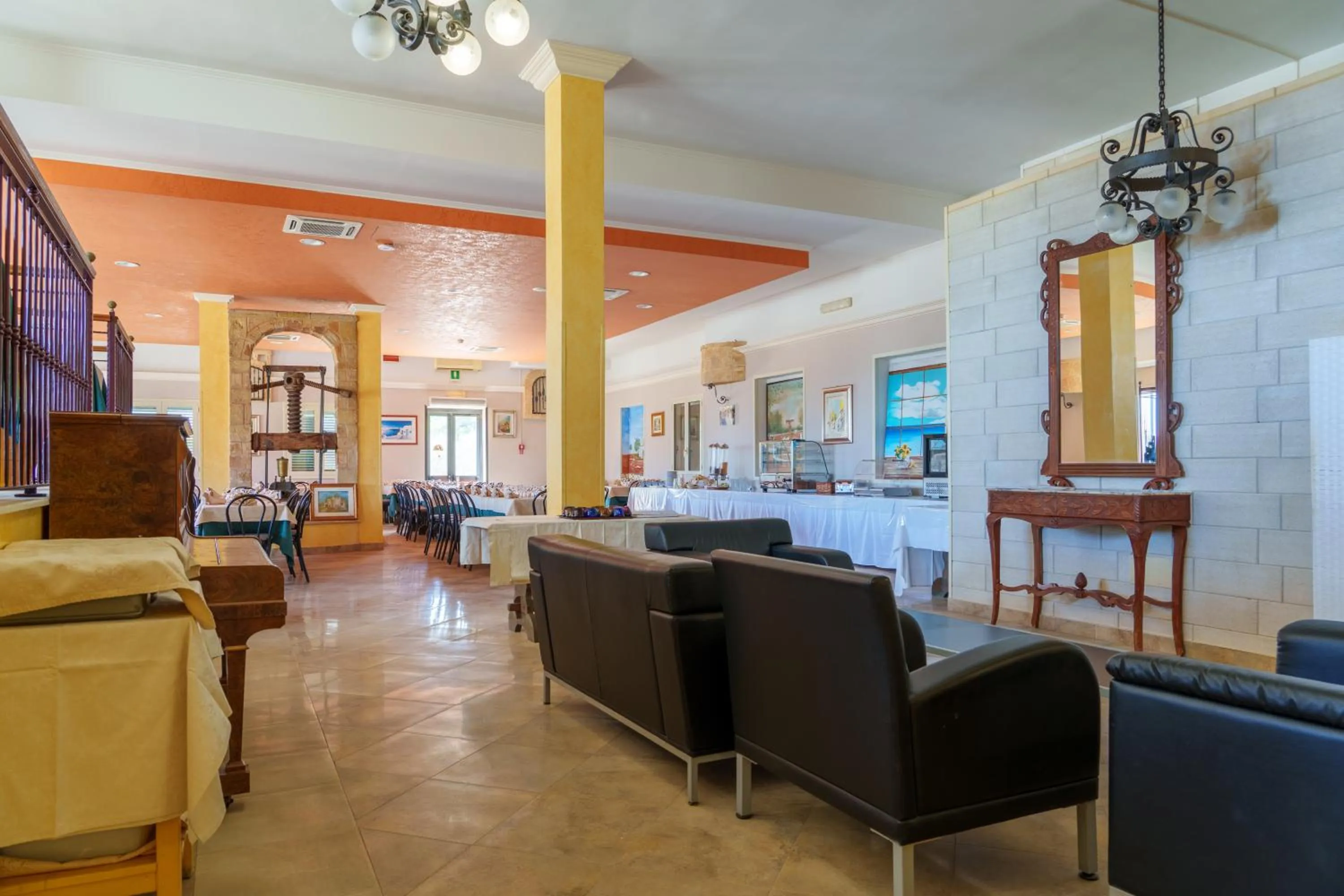 Restaurant/places to eat in Hotel Le Macine