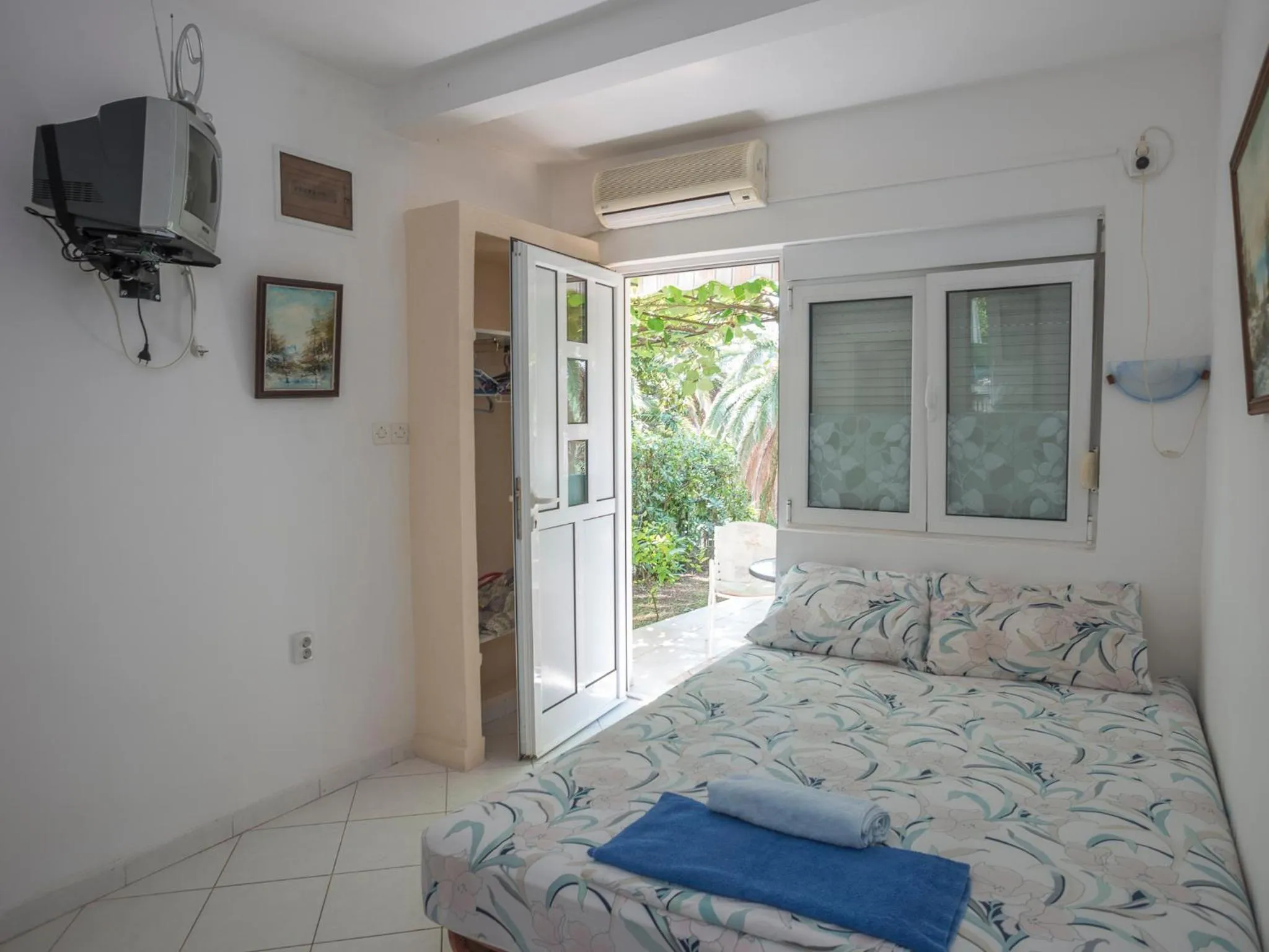Bed in Apartments Dikan
