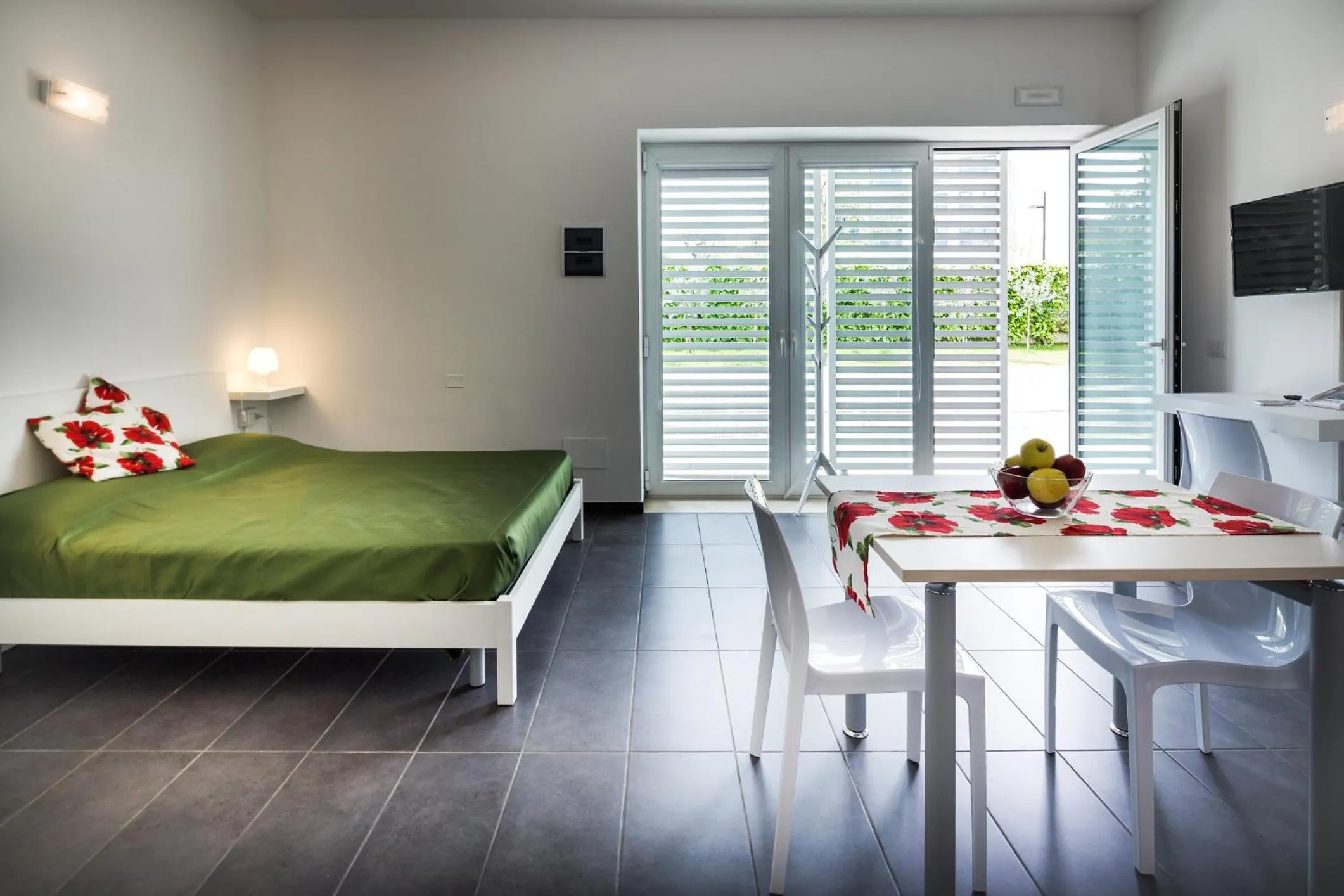 Day, Bed in Residence Peloni