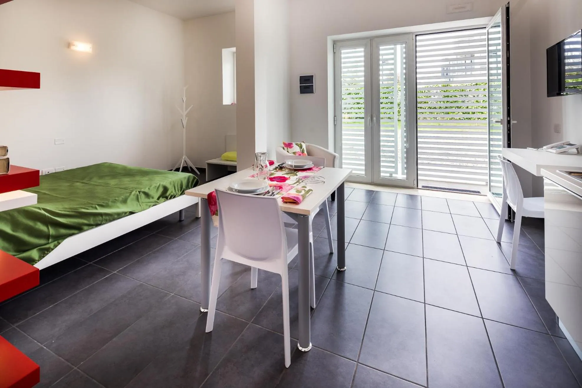 Day, Bed in Residence Peloni