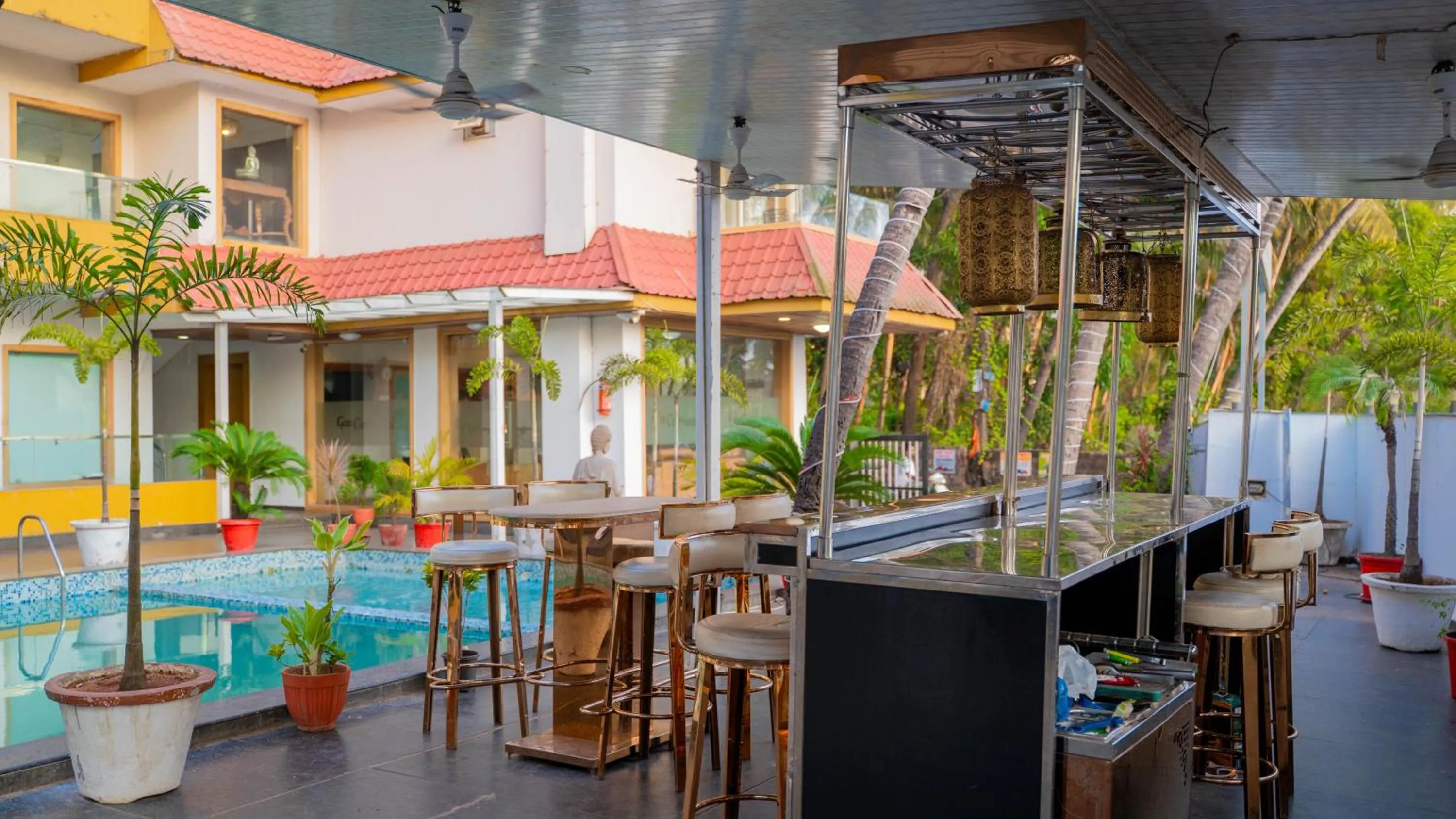 Lounge or bar in Perfectstayz Premium Goa Continental Baga