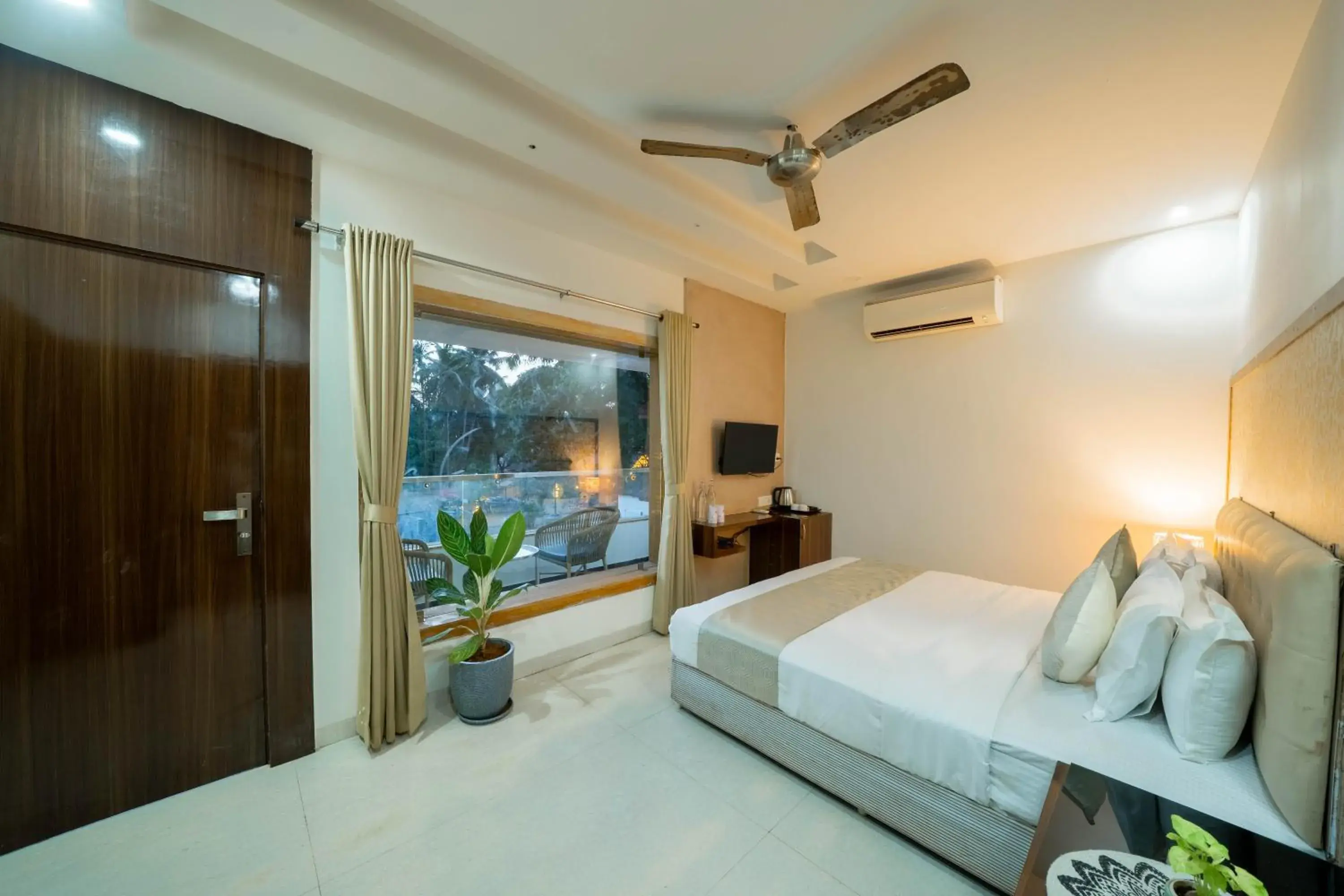 Deluxe Room in Perfectstayz Premium Goa Continental Baga Deluxe Room in Perfectstayz Premium Goa Continental Baga