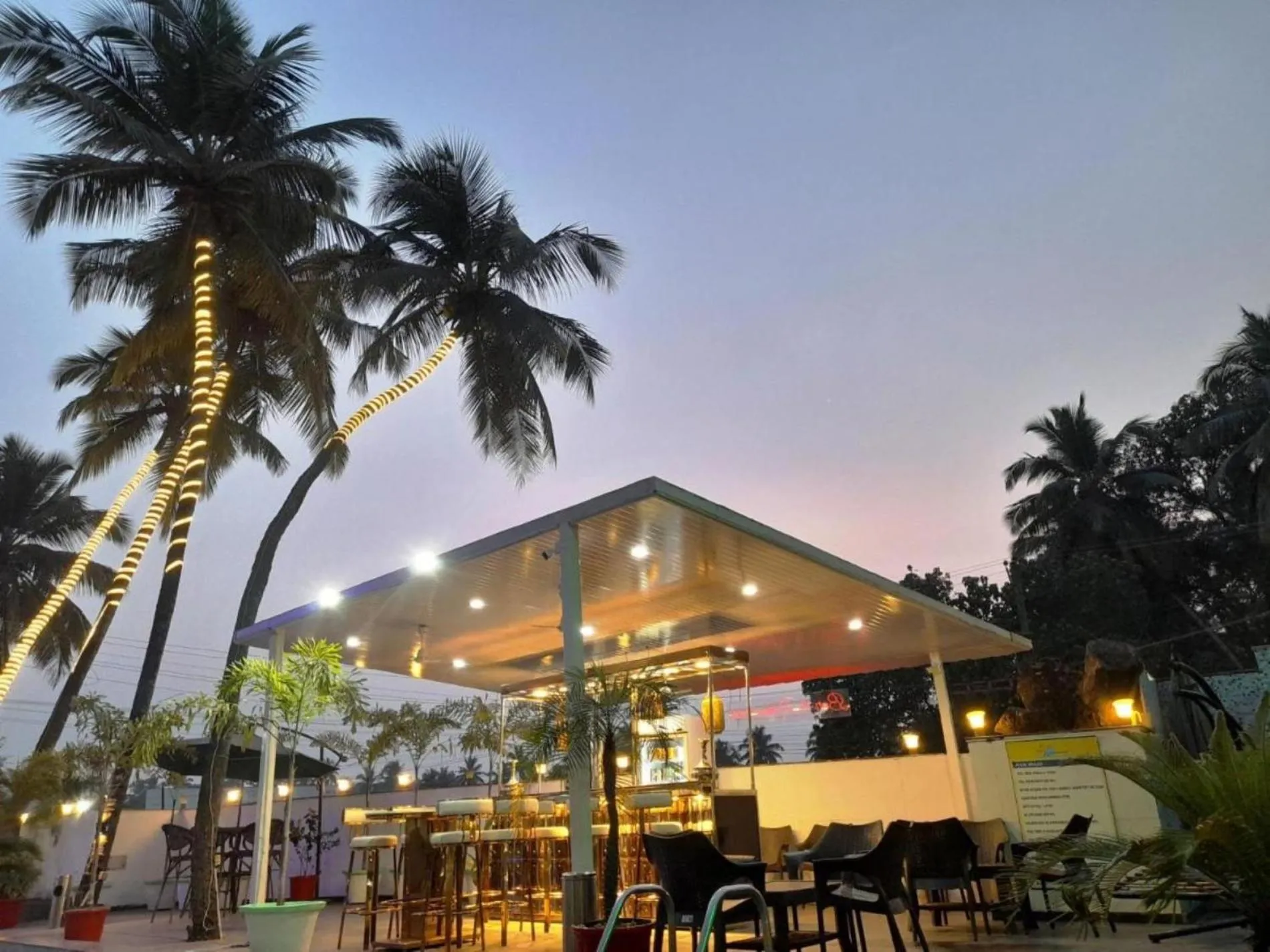 Lounge or bar in Perfectstayz Premium Goa Continental Baga