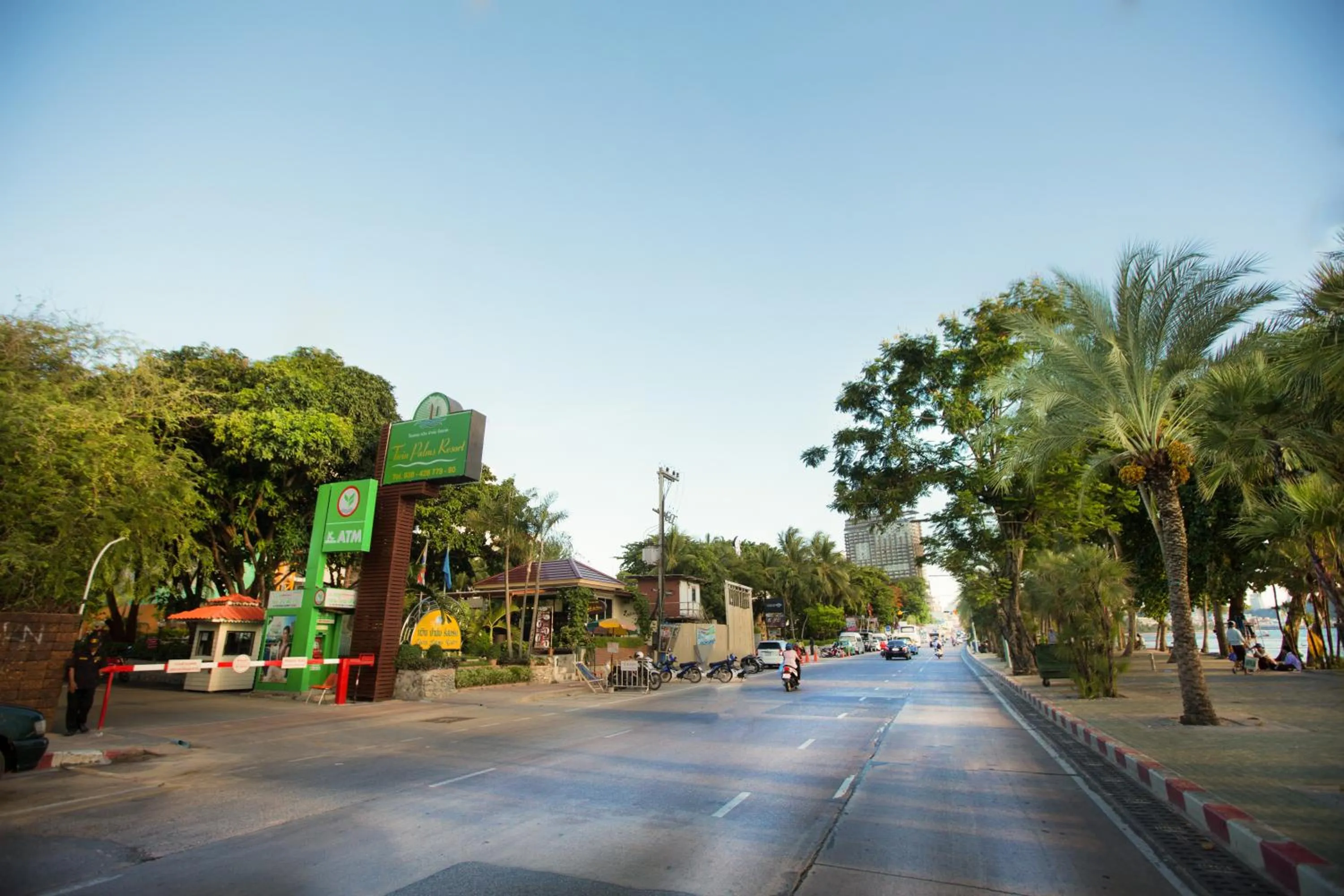 Day in Twin Palms Resort Pattaya, SHA Extra Plus Certified