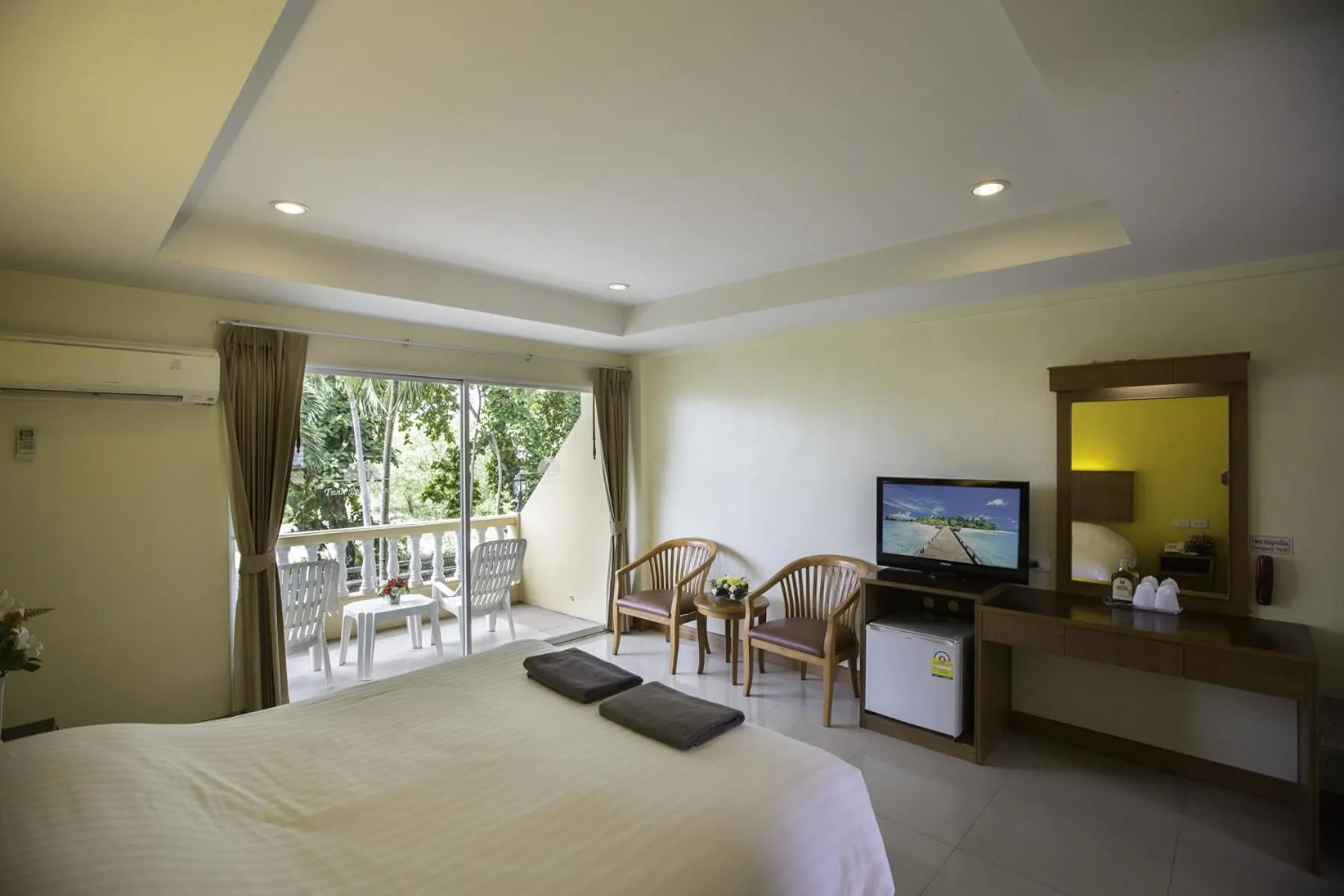 Photo of the whole room, Bed in Twin Palms Resort Pattaya, SHA Extra Plus Certified