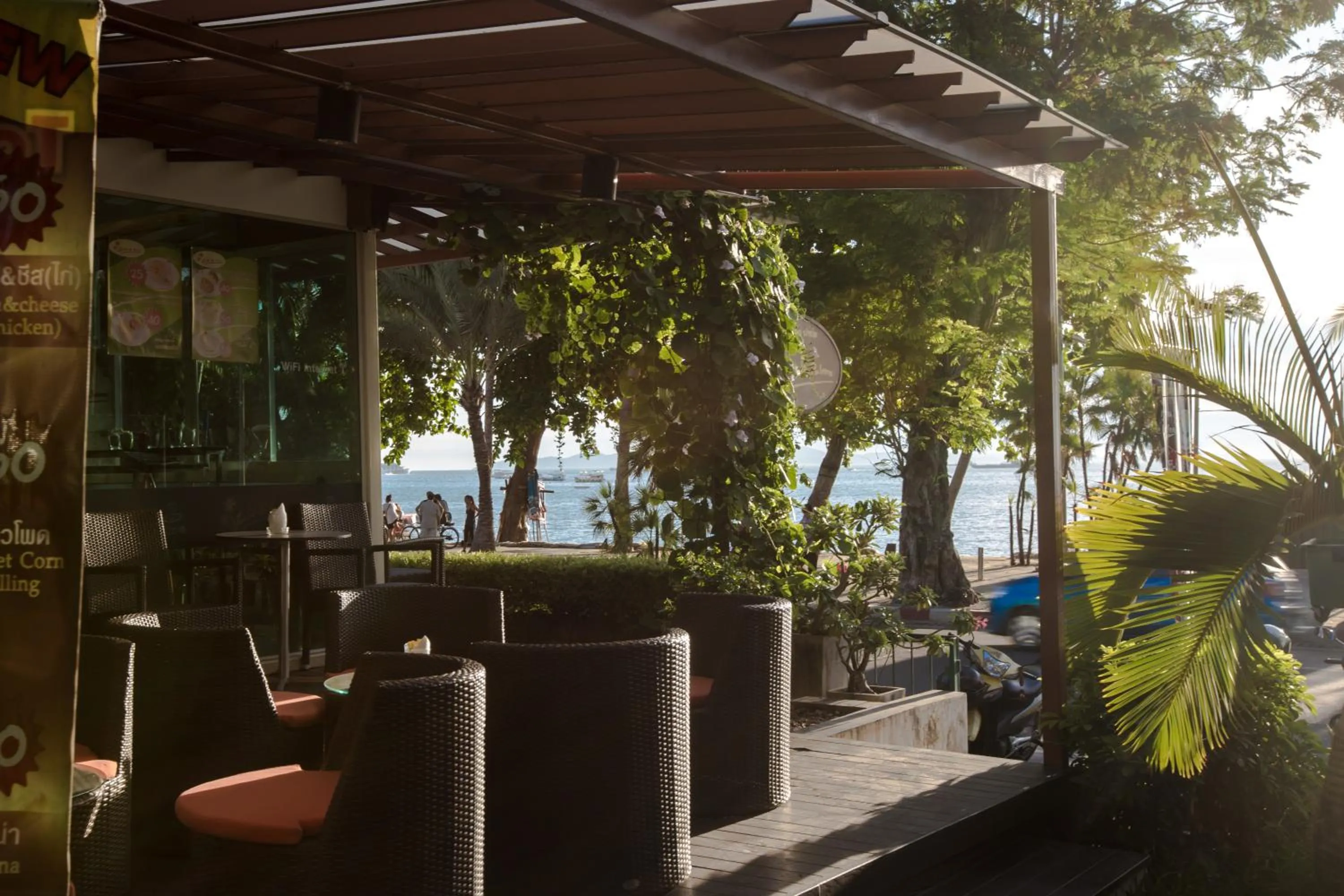 Lounge or bar in Twin Palms Resort Pattaya, SHA Extra Plus Certified