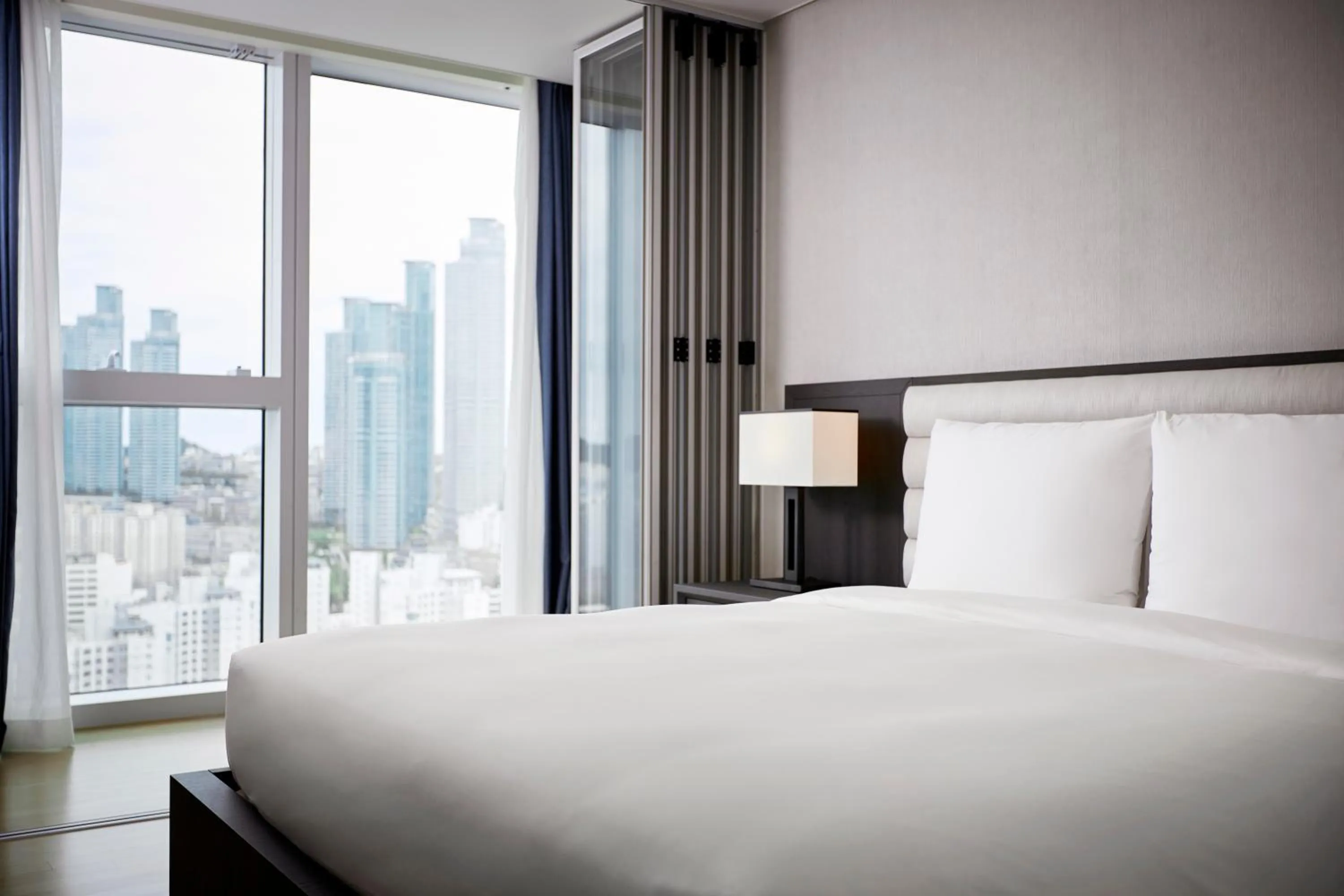 Bedroom, Bed in New CZ LCT Residence