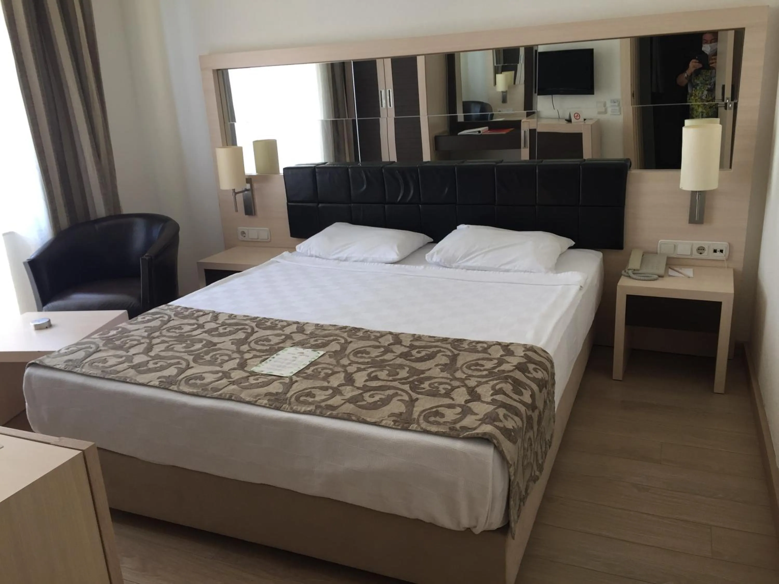 Bedroom, Bed in Golden Lotus Hotel