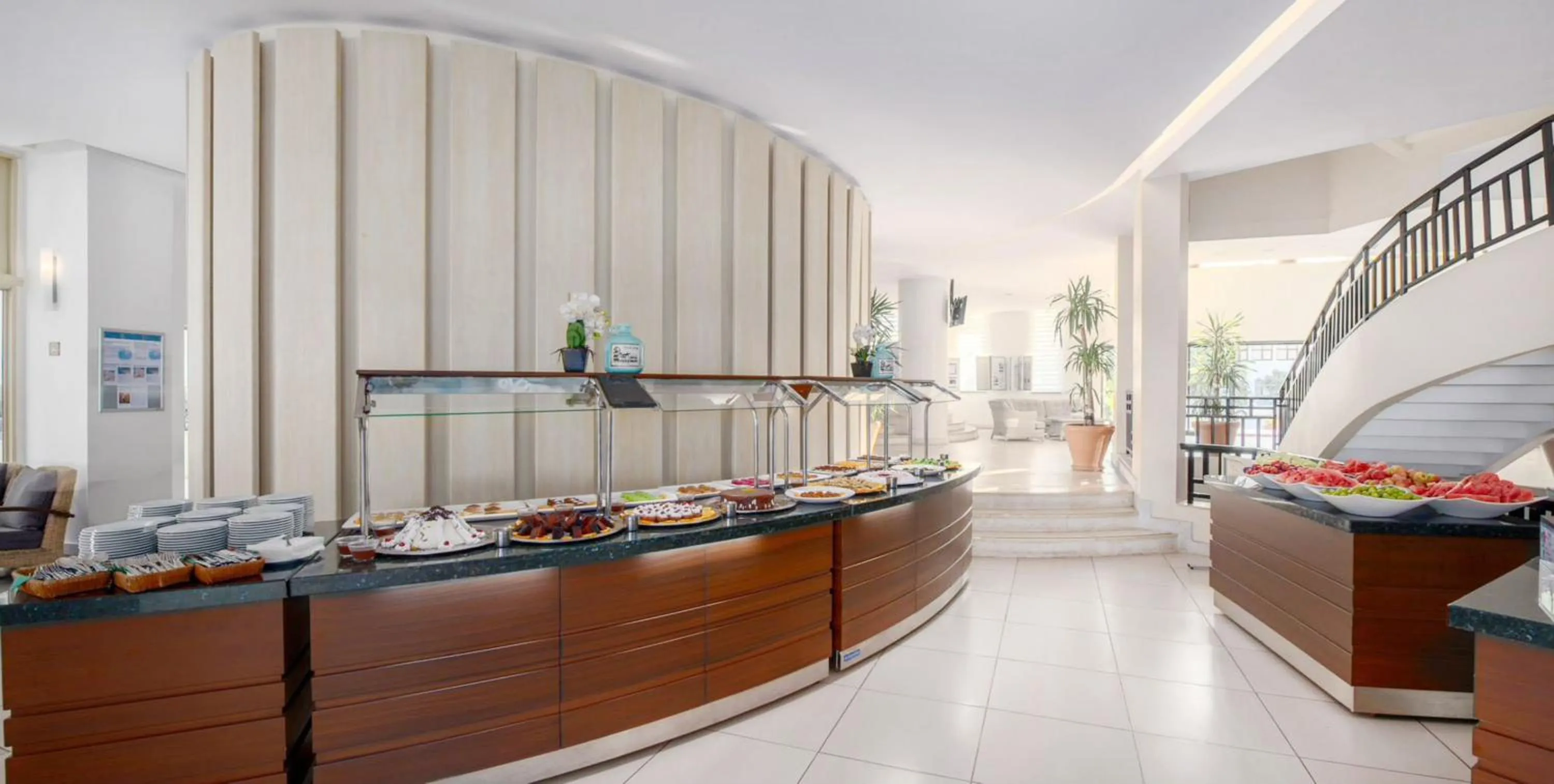 Restaurant/places to eat in Golden Lotus Hotel