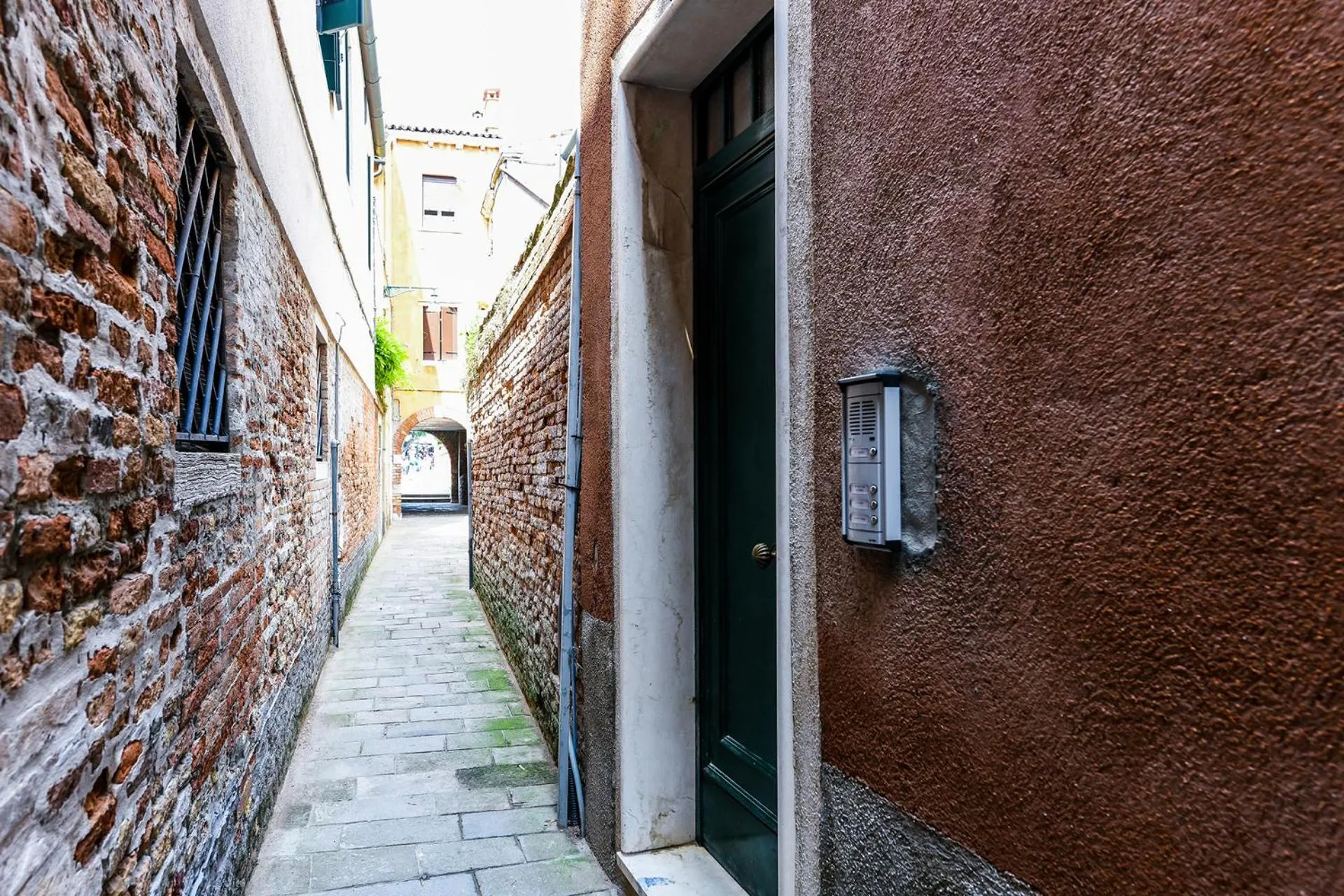 Facade/entrance in Cà Tolentini