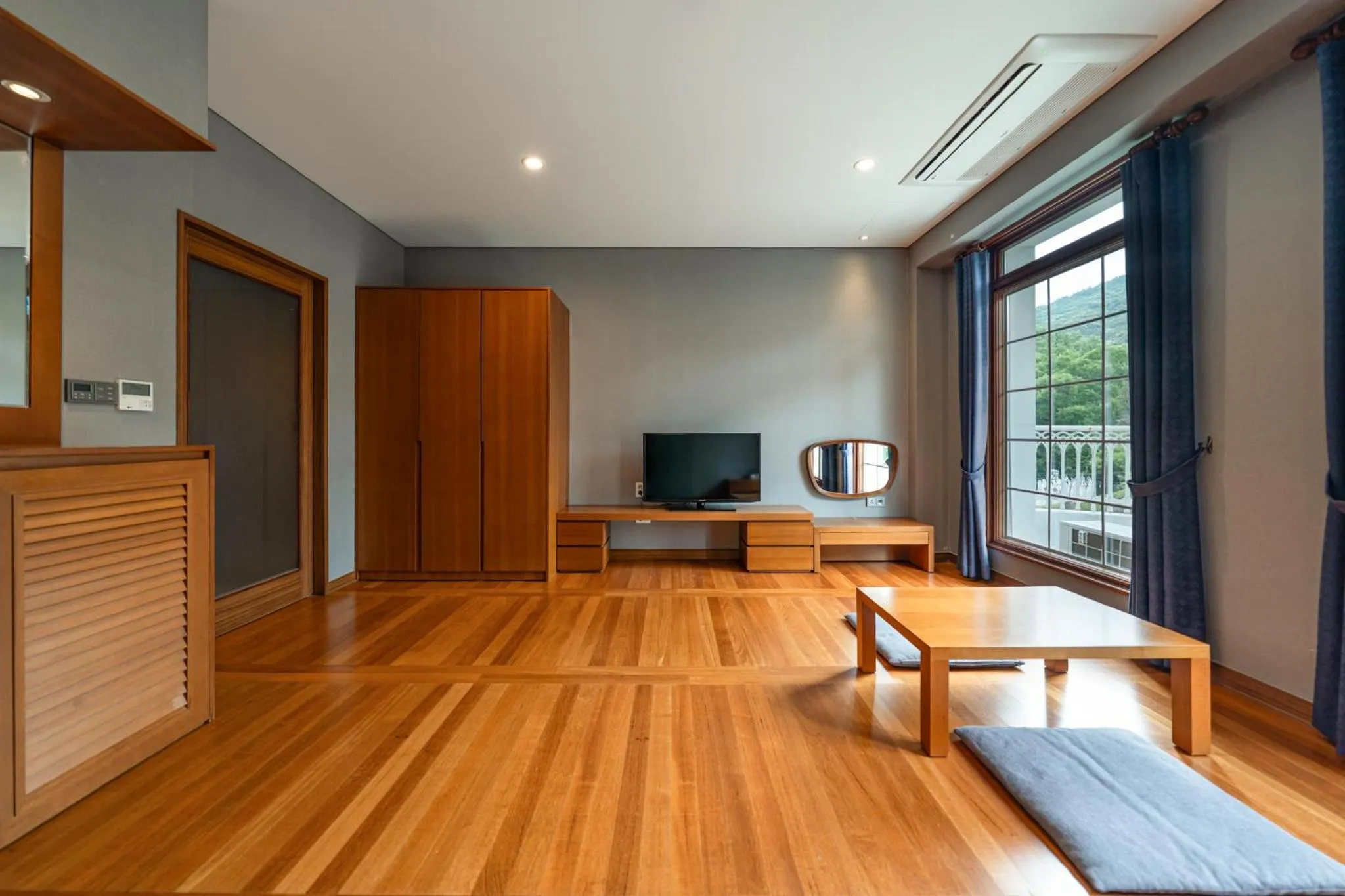 TV and multimedia in The Hill House Yangpyeong