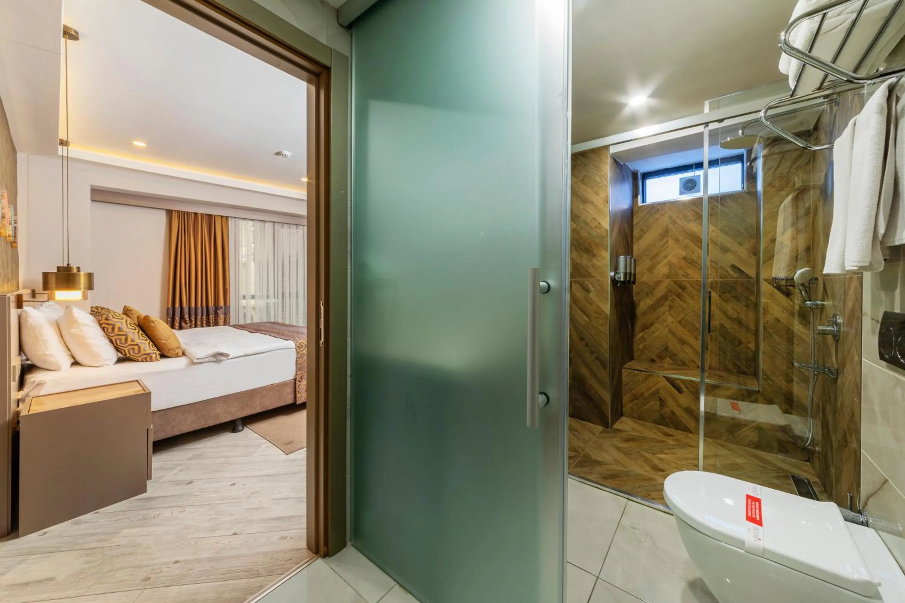 Shower, Bed in Ayramin Deluxe Hotel Taksim