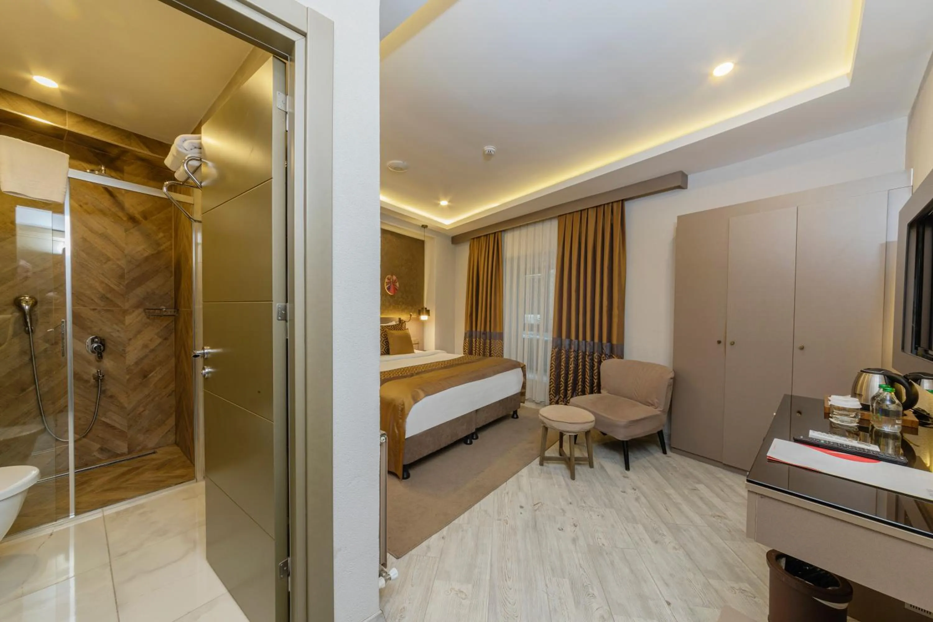 Bathroom, Bed in Ayramin Deluxe Hotel Taksim