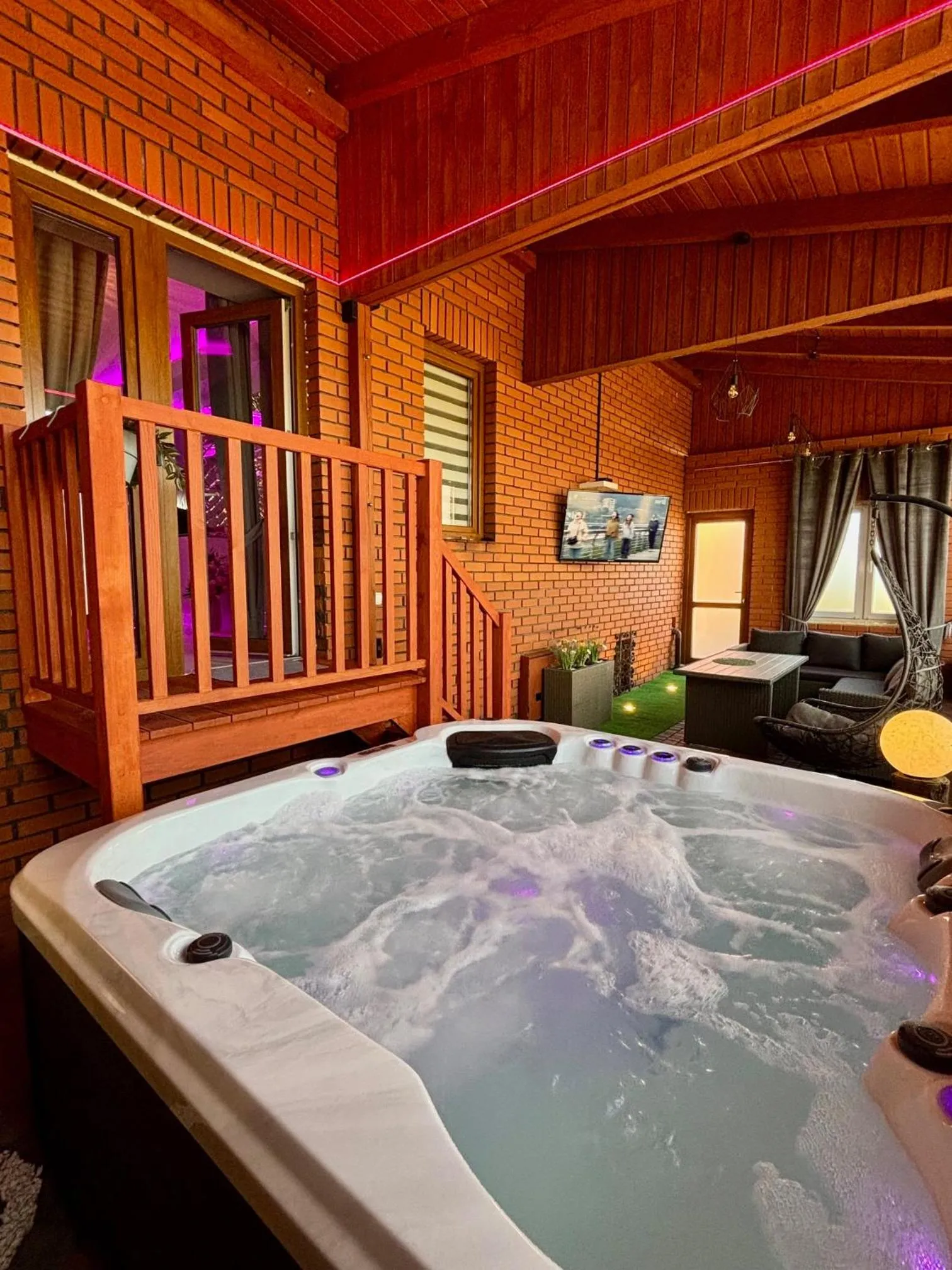 Apartament "Love Heaven" Jacuzzi SPA z dużą wanną z hydromasażem dla Dwojga