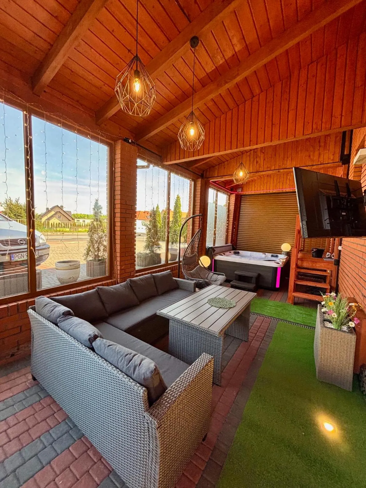 Patio in Apartament "Love Heaven" Jacuzzi SPA z dużą wanną z hydromasażem dla Dwojga