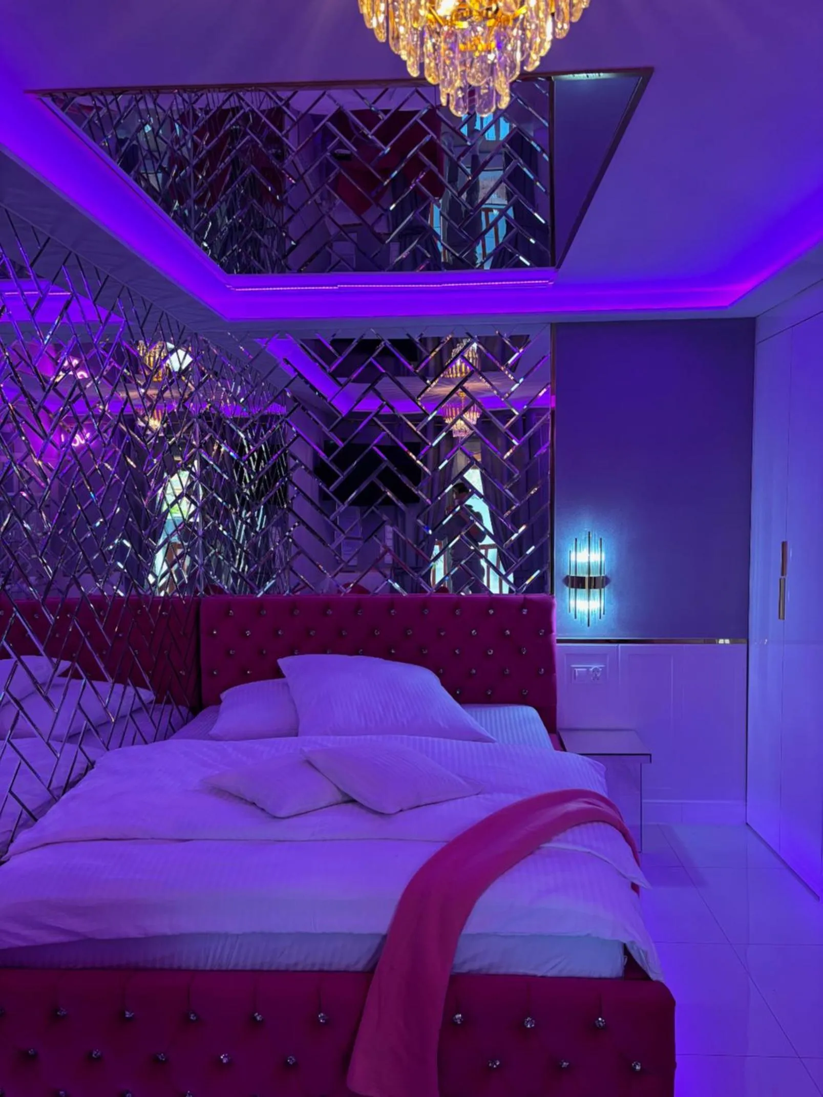 Bed in Apartament "Love Heaven" Jacuzzi SPA z dużą wanną z hydromasażem dla Dwojga