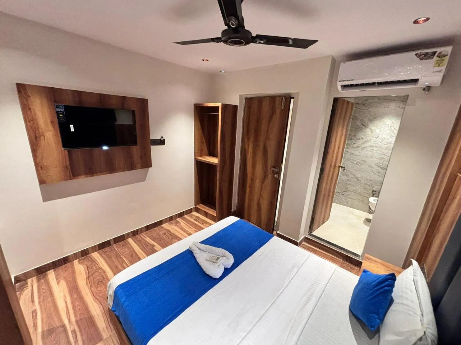 Hotel Lavish Park
