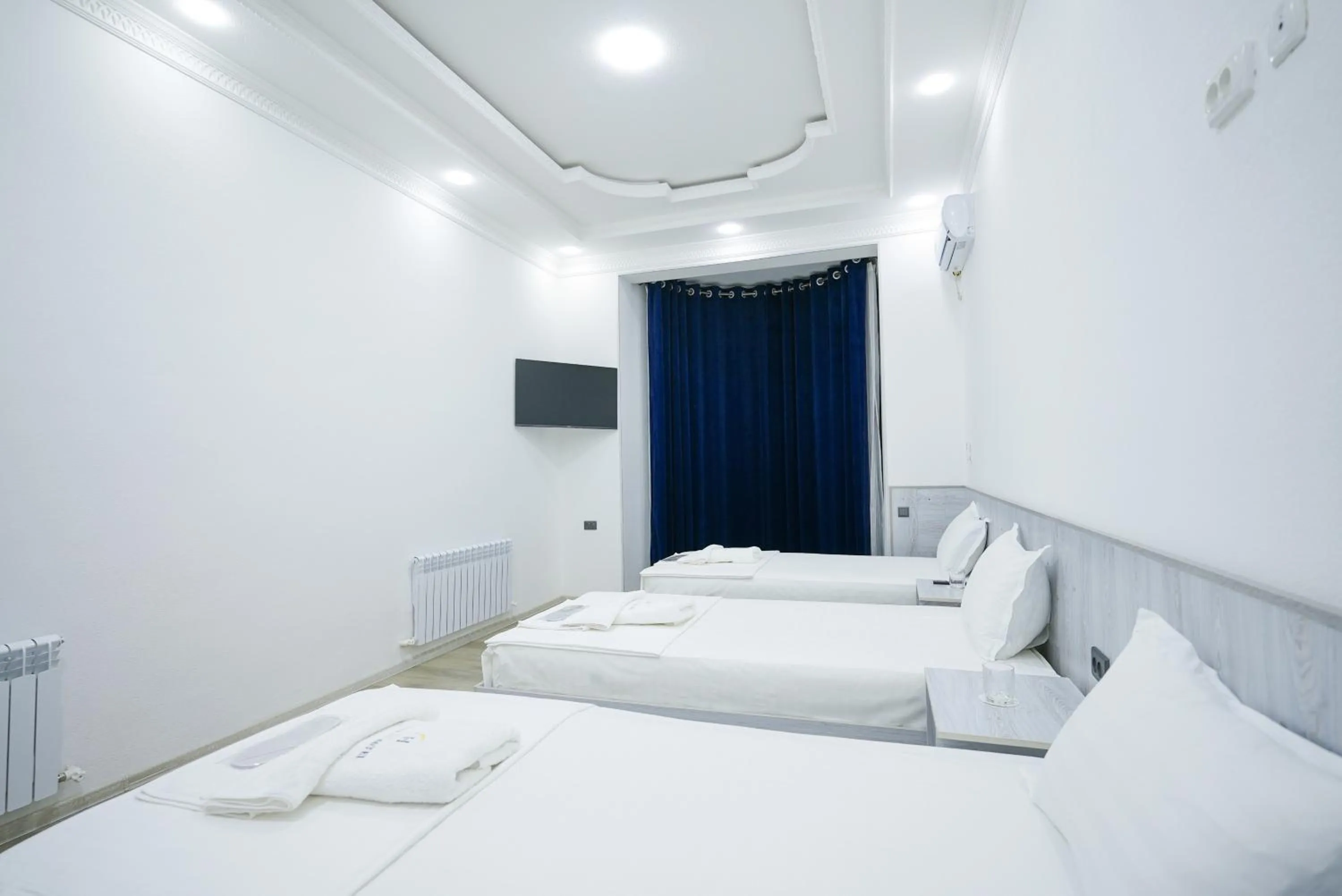 Photo of the whole room, Bed in Chehran Hotel