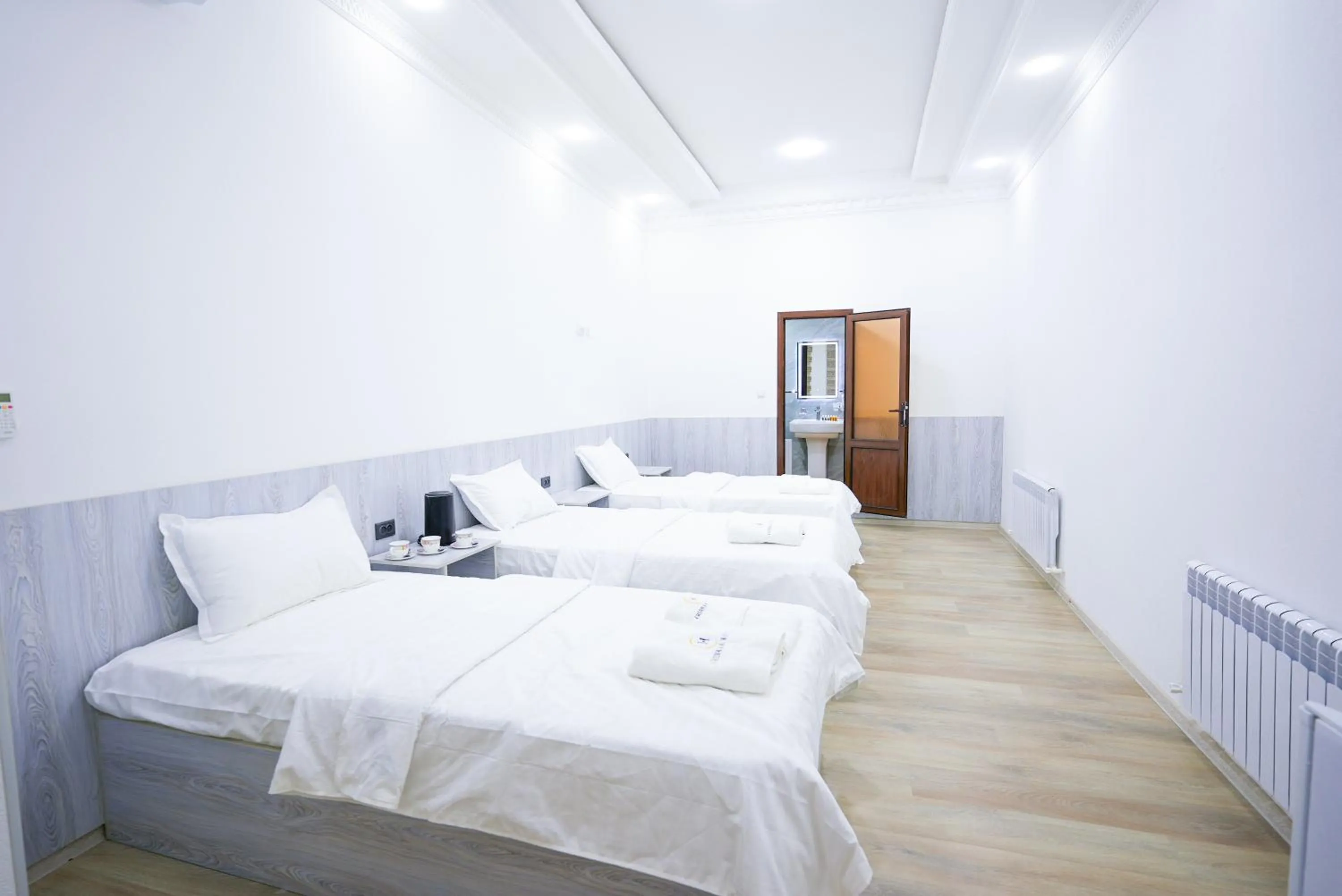 Photo of the whole room, Bed in Chehran Hotel