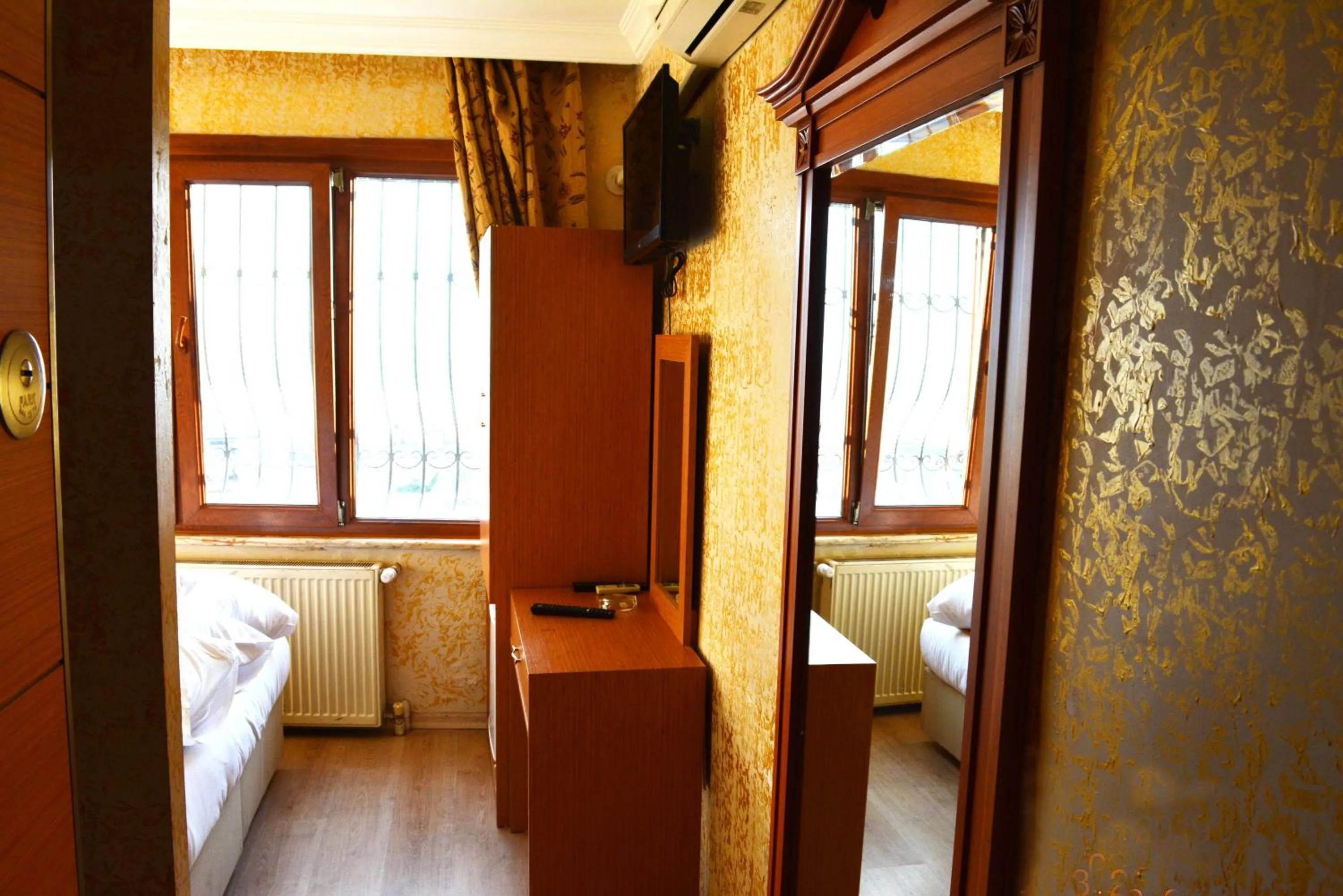 Massage in Camelot Apartment