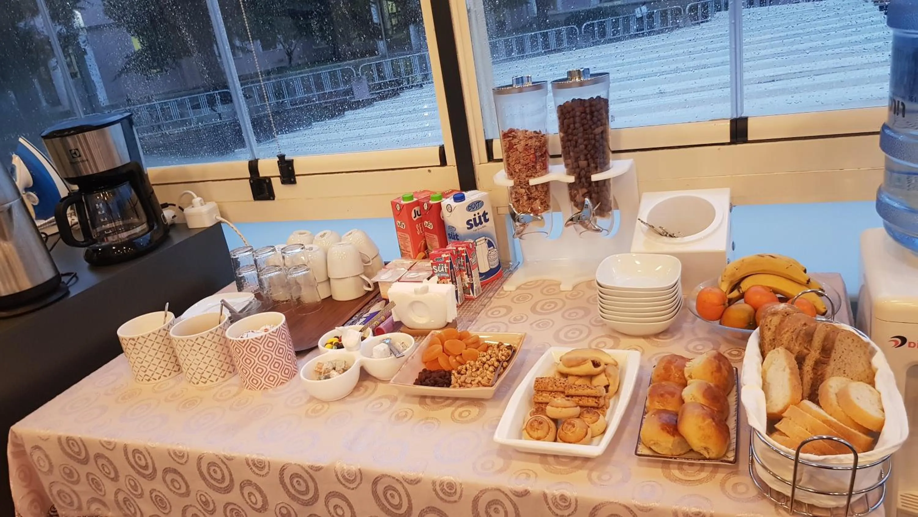 Food and drinks in Camelot Apartment