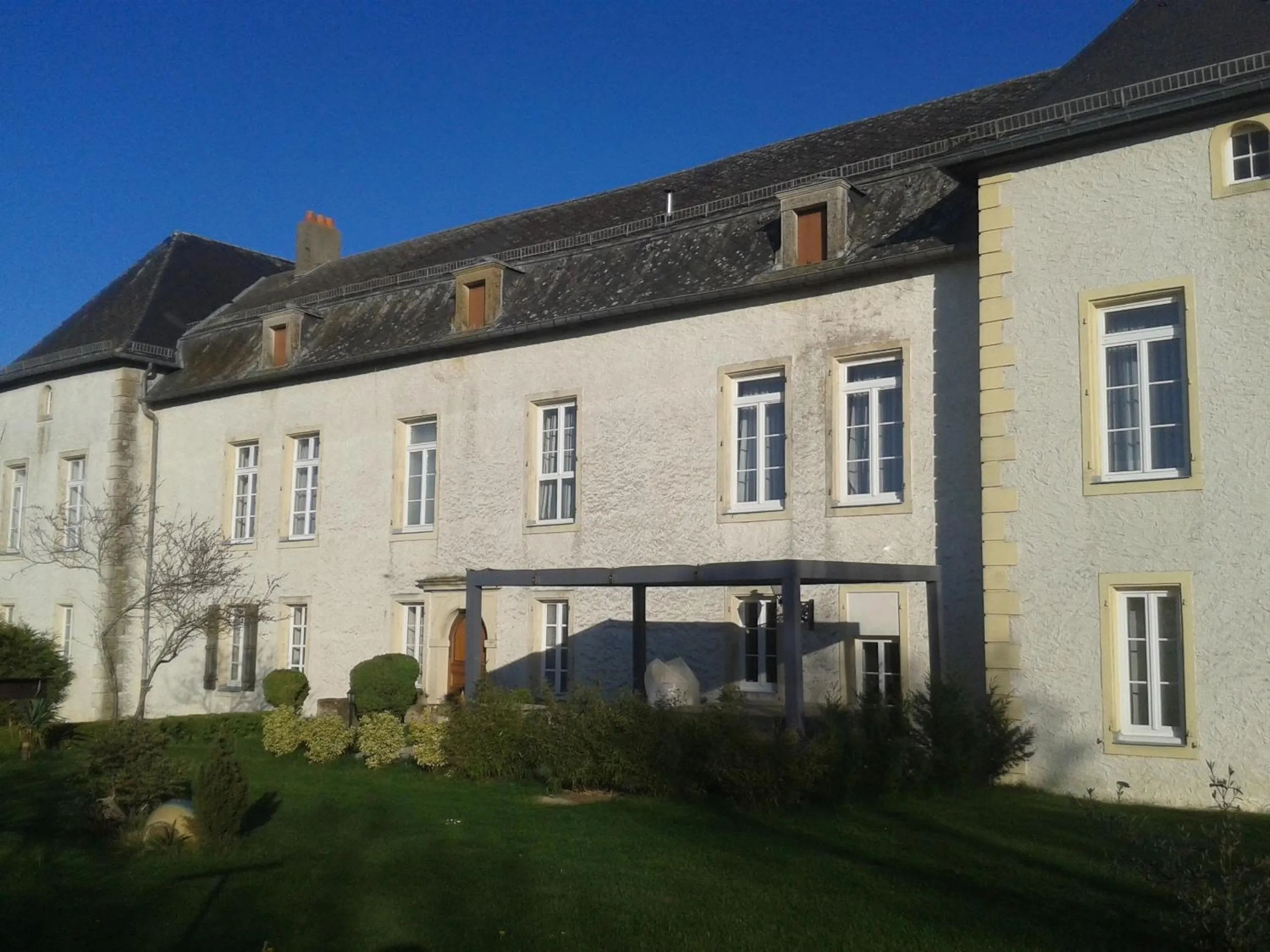 Property building in Le Chateau de Buchy